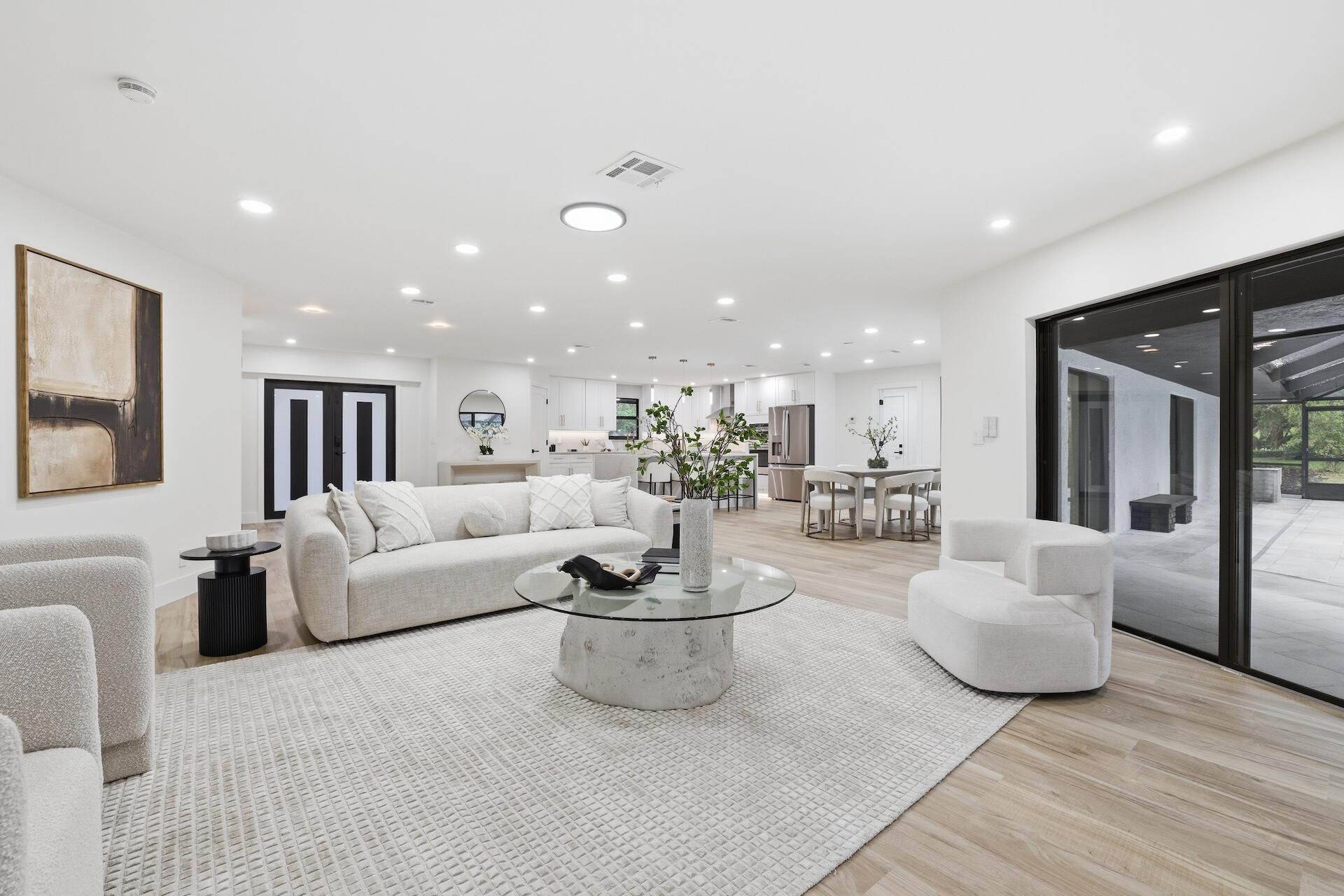 BANYAN LAKES - Residential