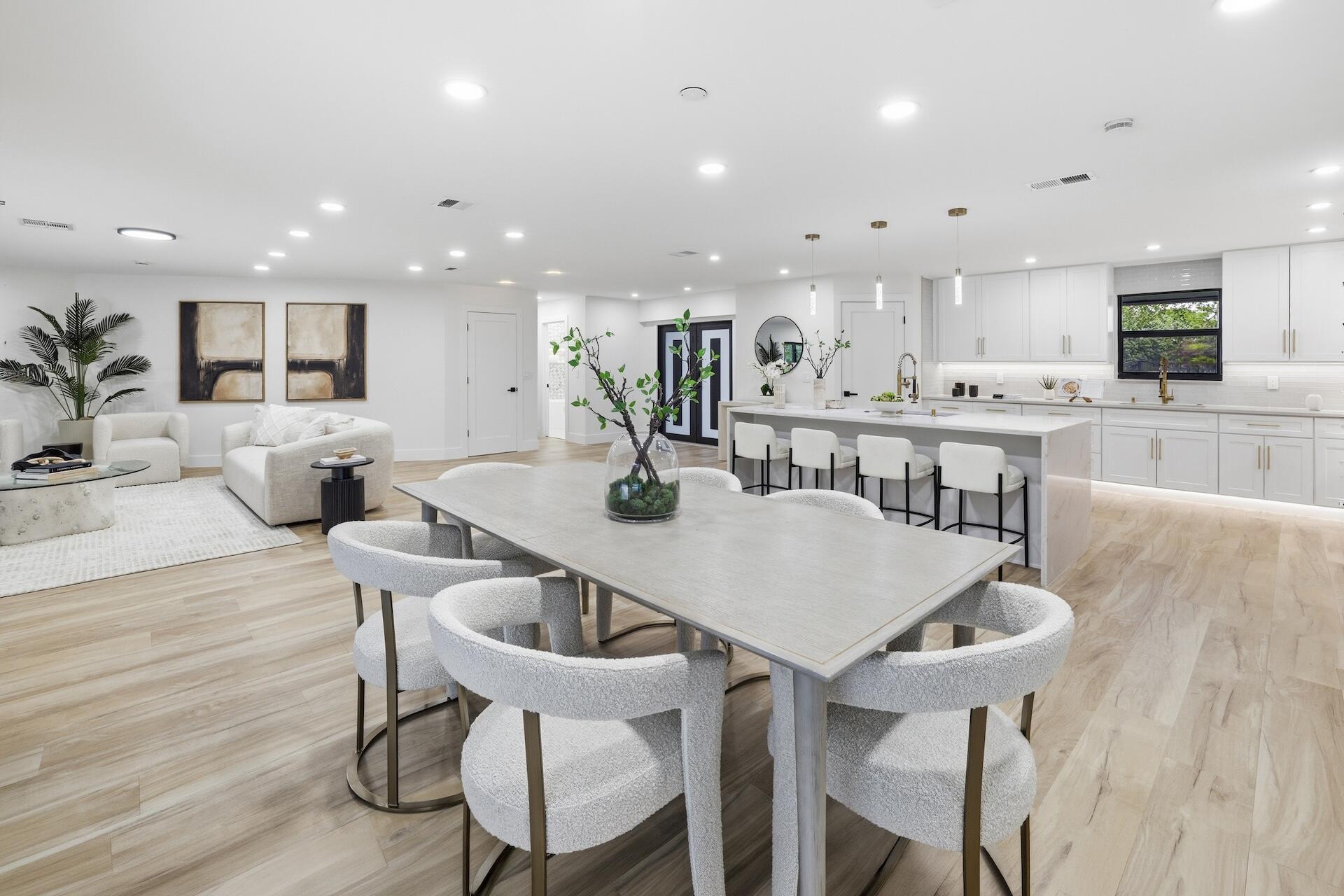 BANYAN LAKES - Residential