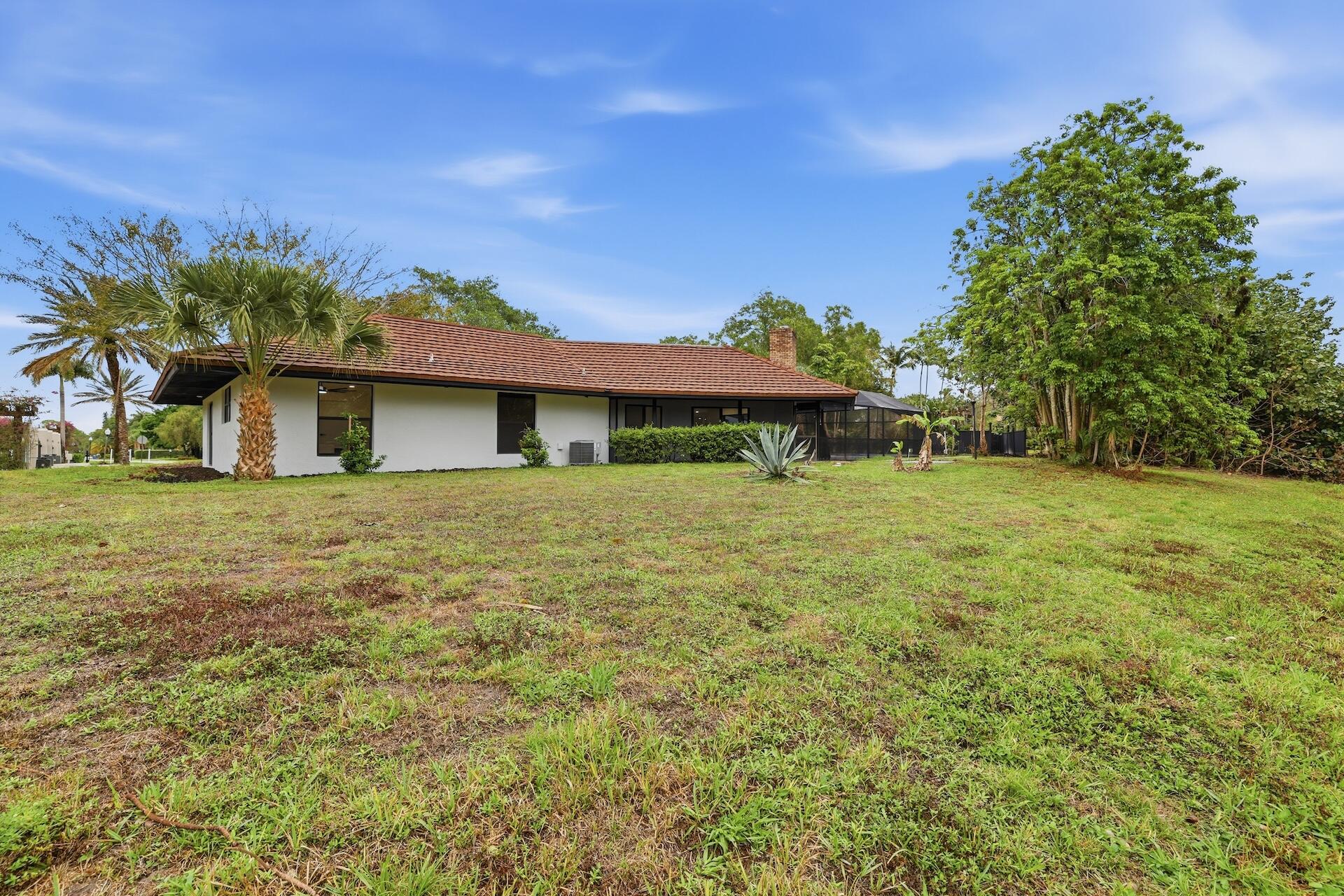 BANYAN LAKES - Residential