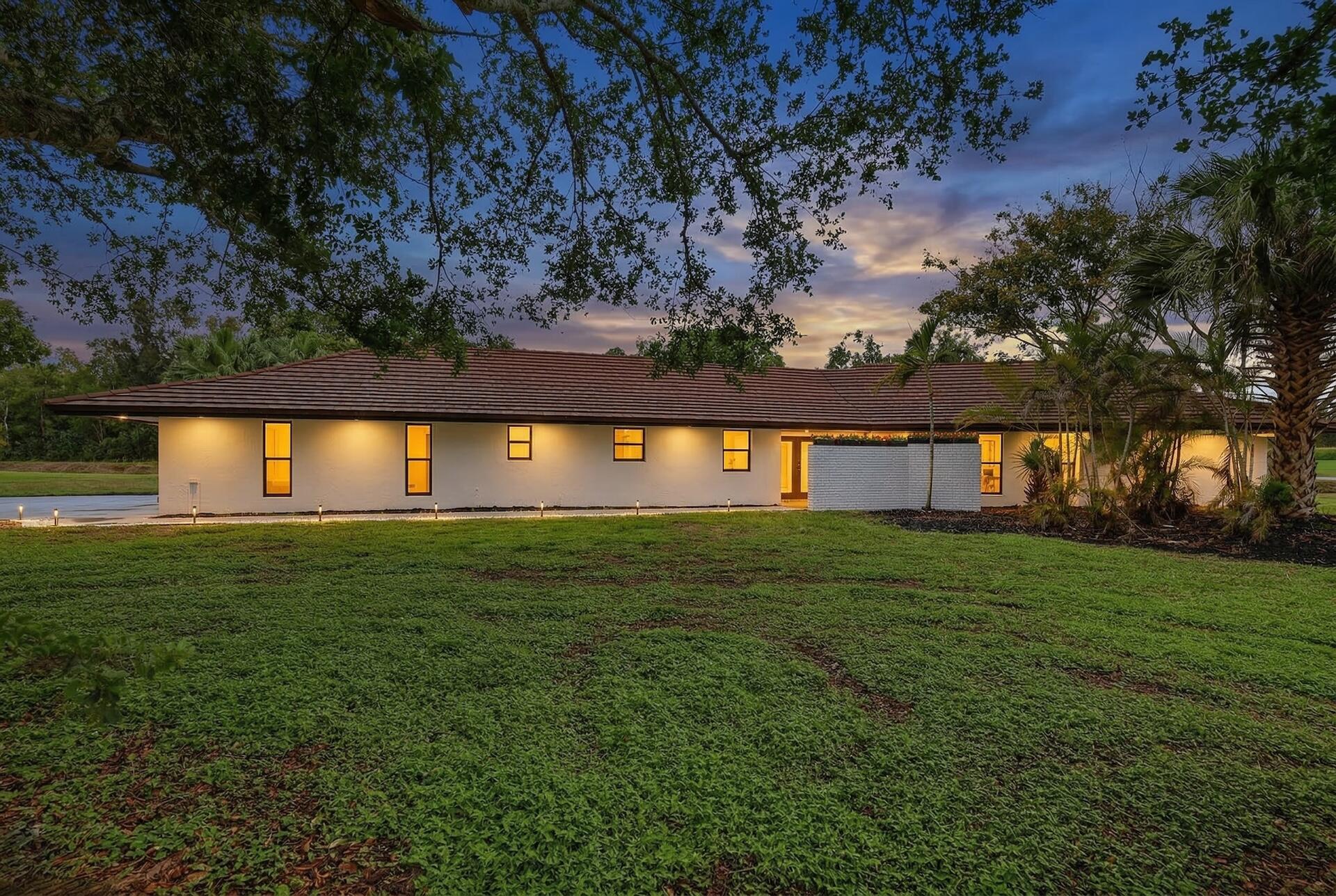 BANYAN LAKES - Residential