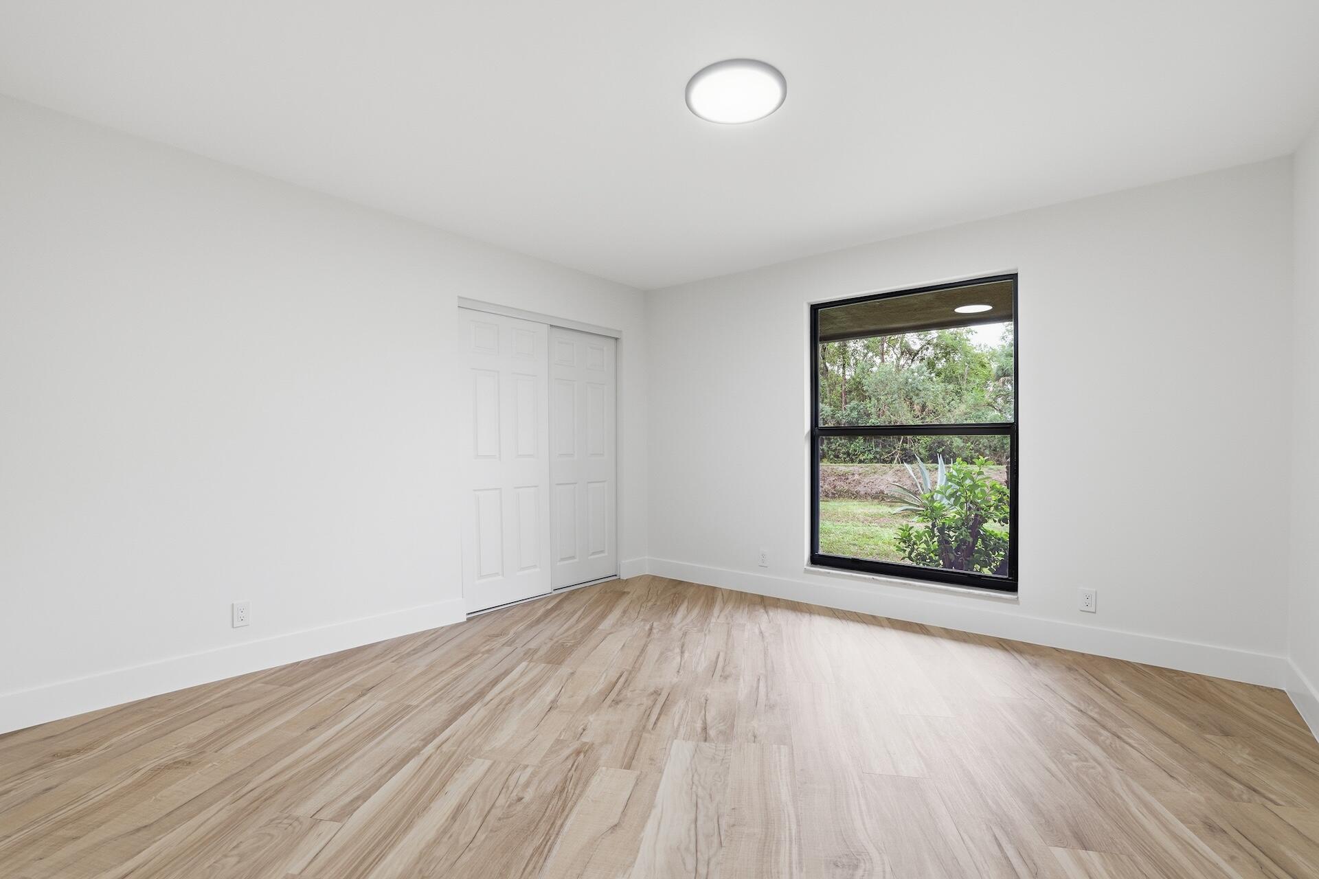 BANYAN LAKES - Residential