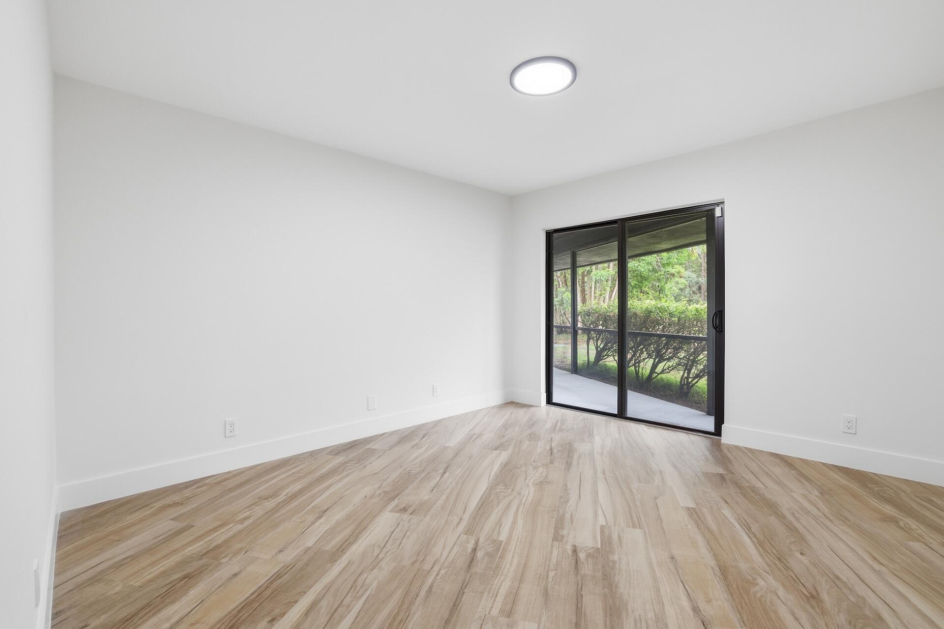 BANYAN LAKES - Residential