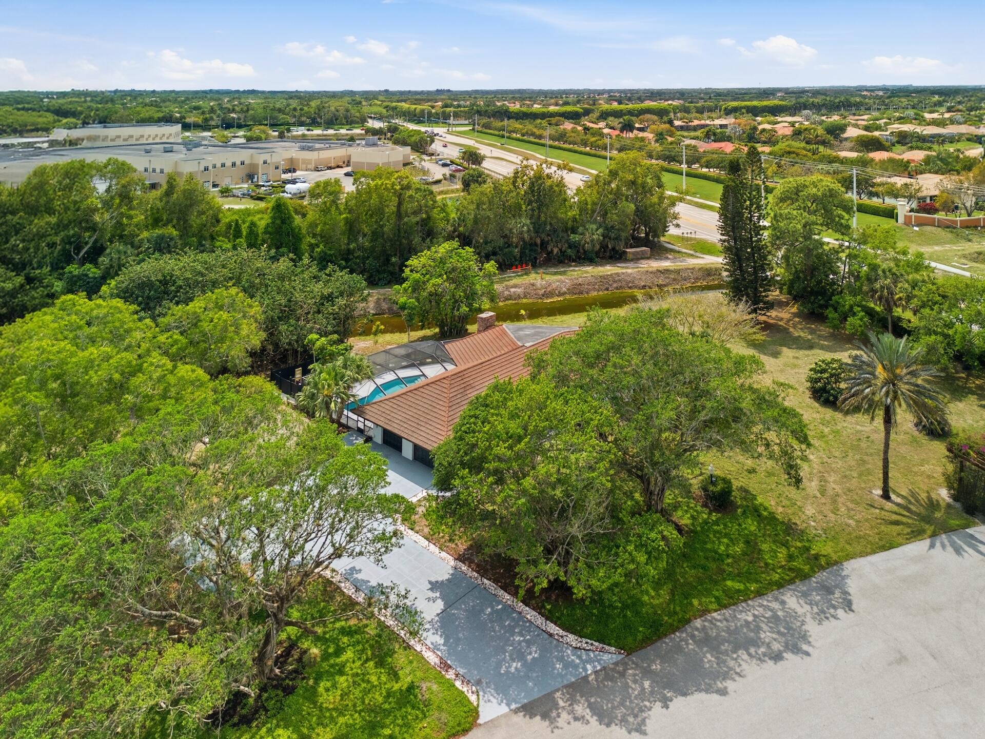 BANYAN LAKES - Residential