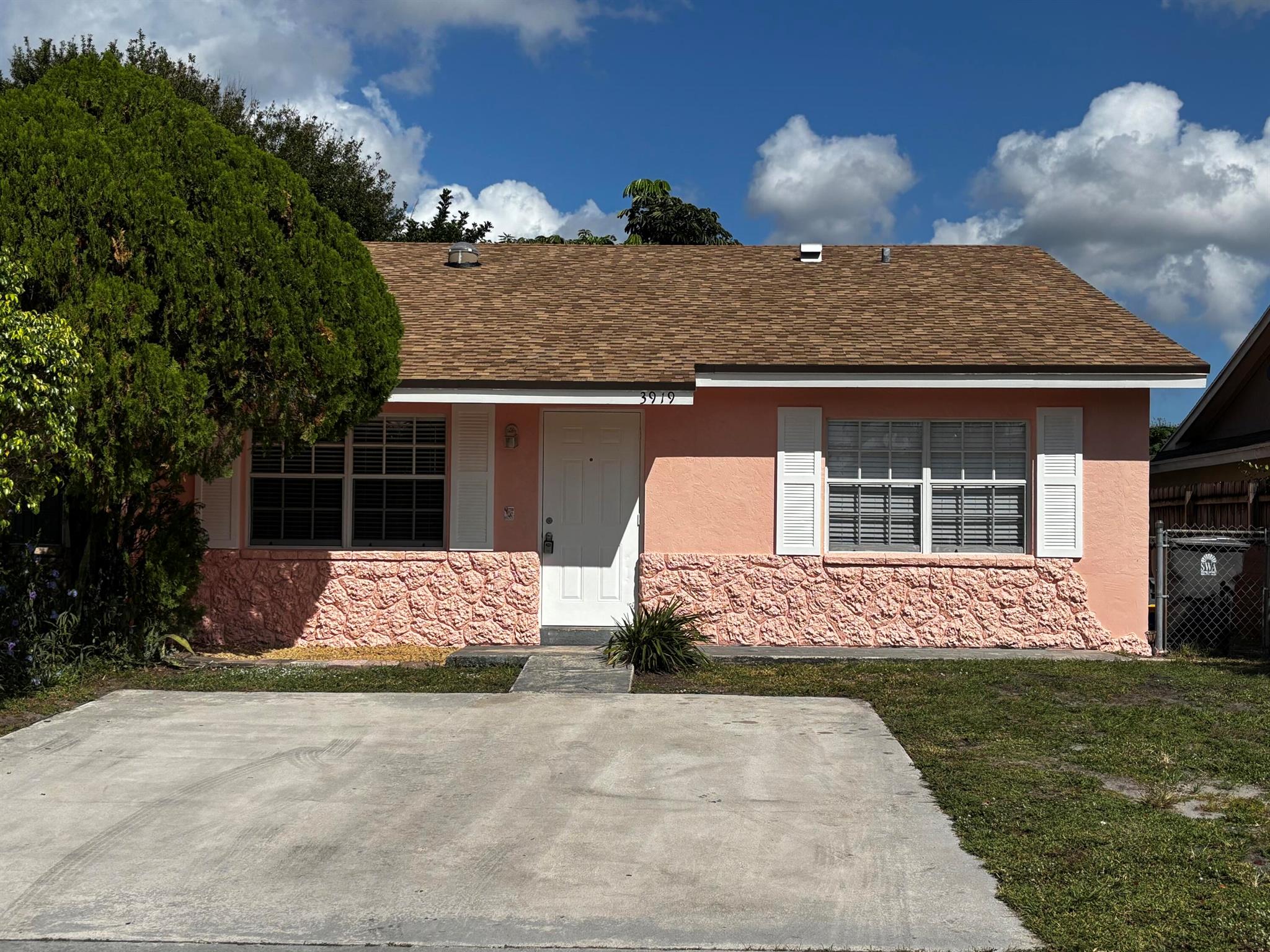 Elmwood Estates - Residential Lease