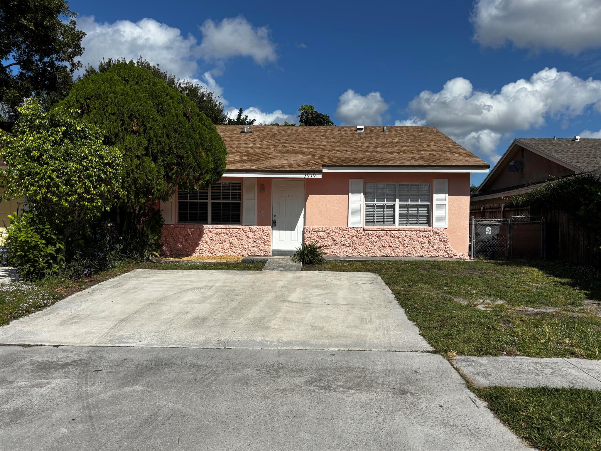 Elmwood Estates - Residential Lease