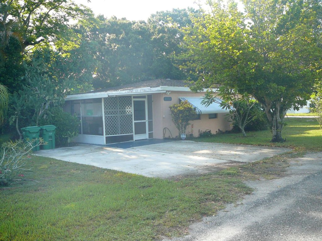 Photo of 2101 S 33rd Street, Fort Pierce, FL 34947 (MLS # R11112547)