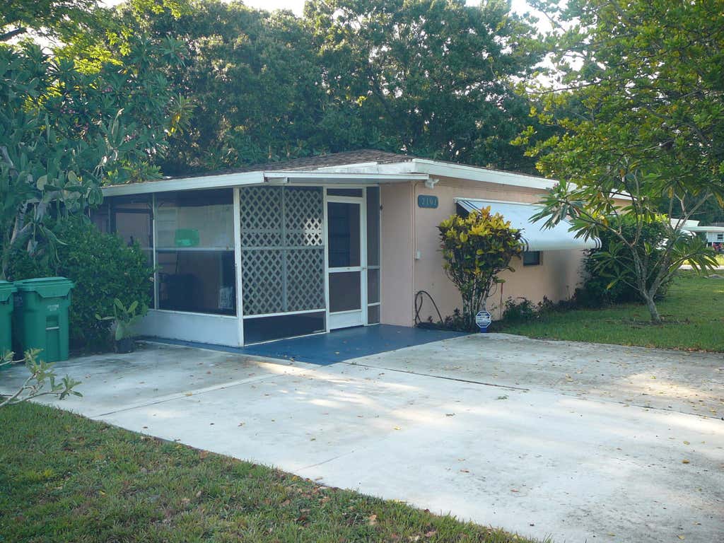 Photo of 2101 S 33rd Street, Fort Pierce, FL 34947 (MLS # R11112547)