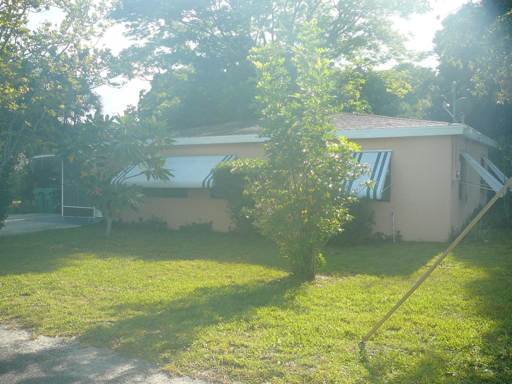Photo of 2101 S 33rd Street, Fort Pierce, FL 34947 (MLS # R11112547)