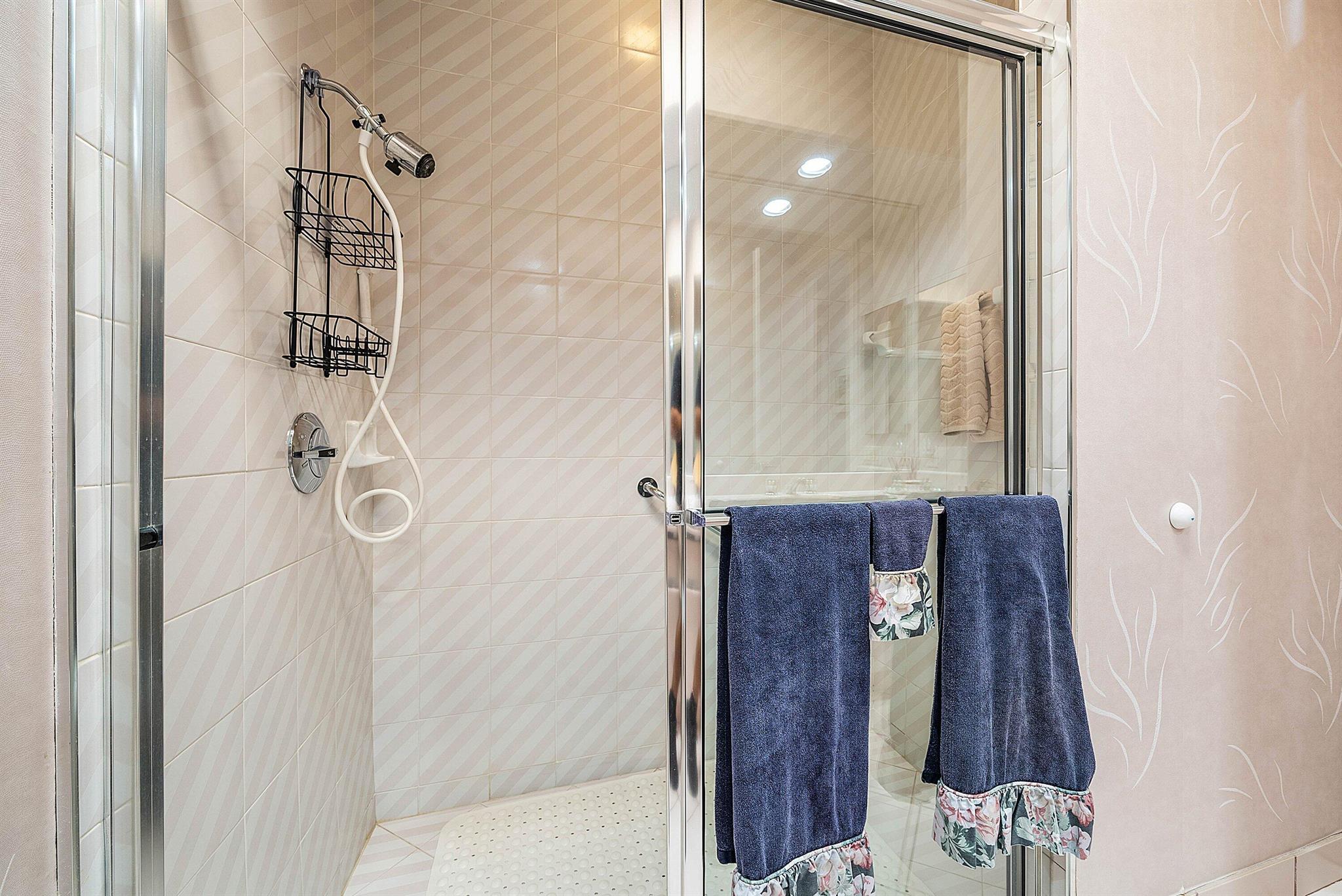 LAKES OF SUTTON / POLO CL - Residential