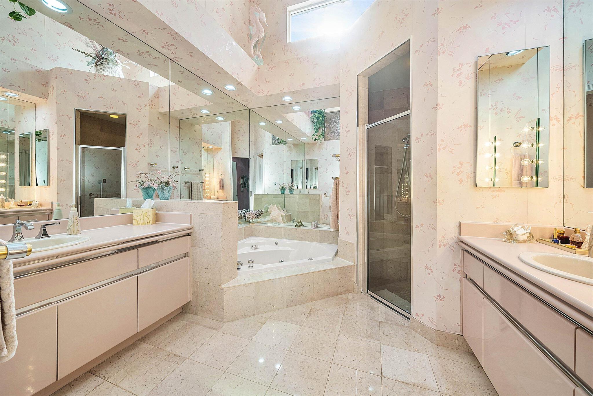 LAKES OF SUTTON / POLO CL - Residential