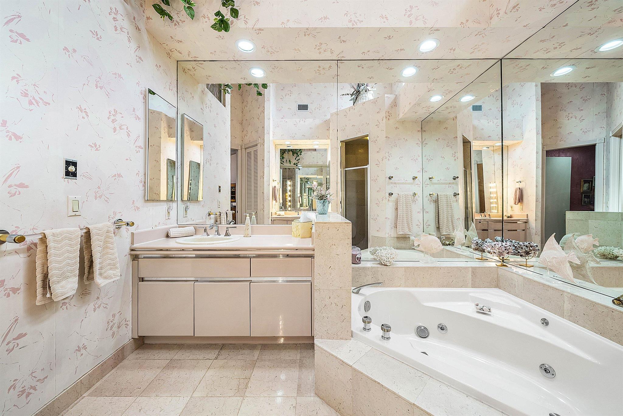 LAKES OF SUTTON / POLO CL - Residential