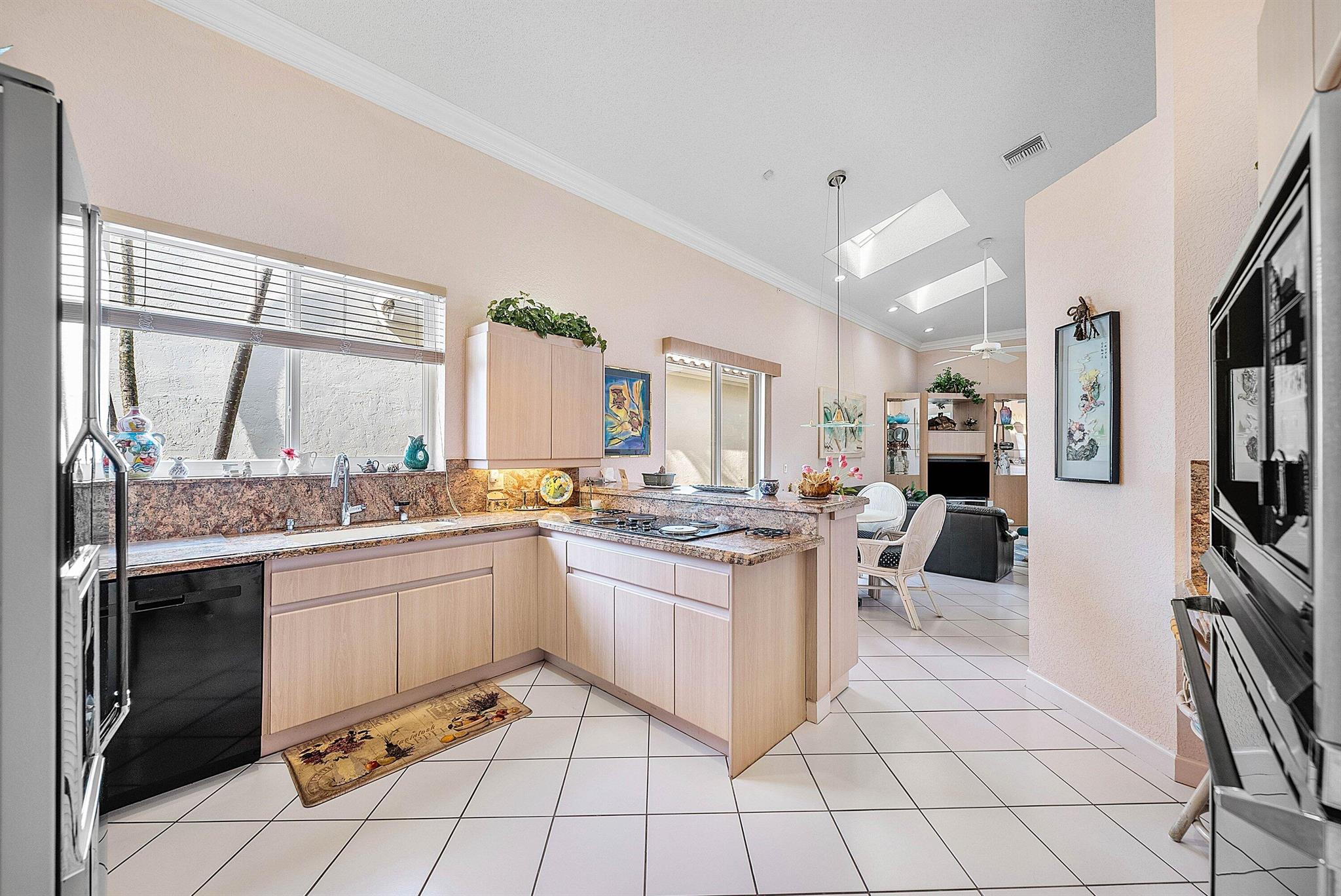 LAKES OF SUTTON / POLO CL - Residential