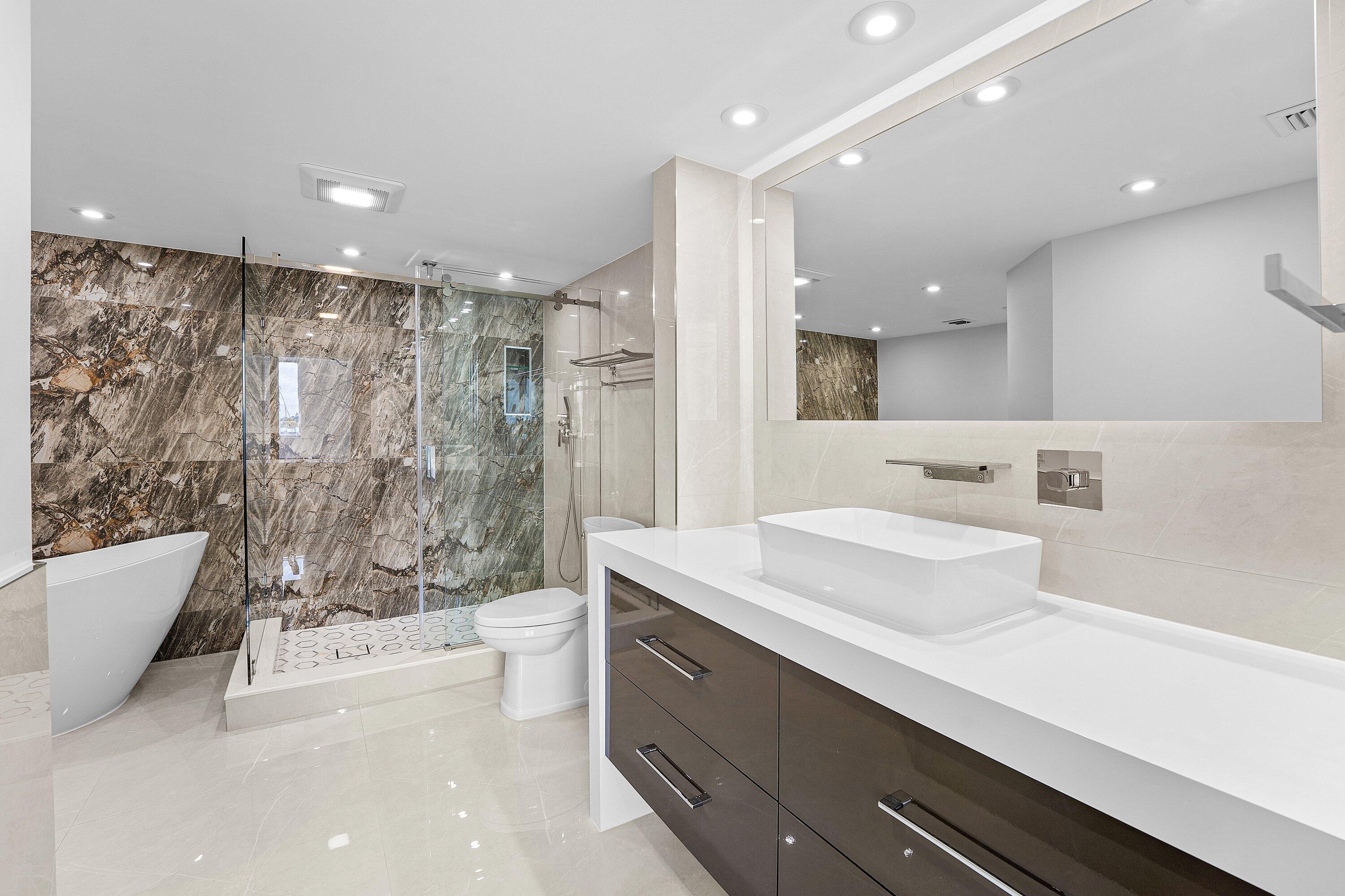 LAKE HARBOUR TOWERS CONDO - Residential