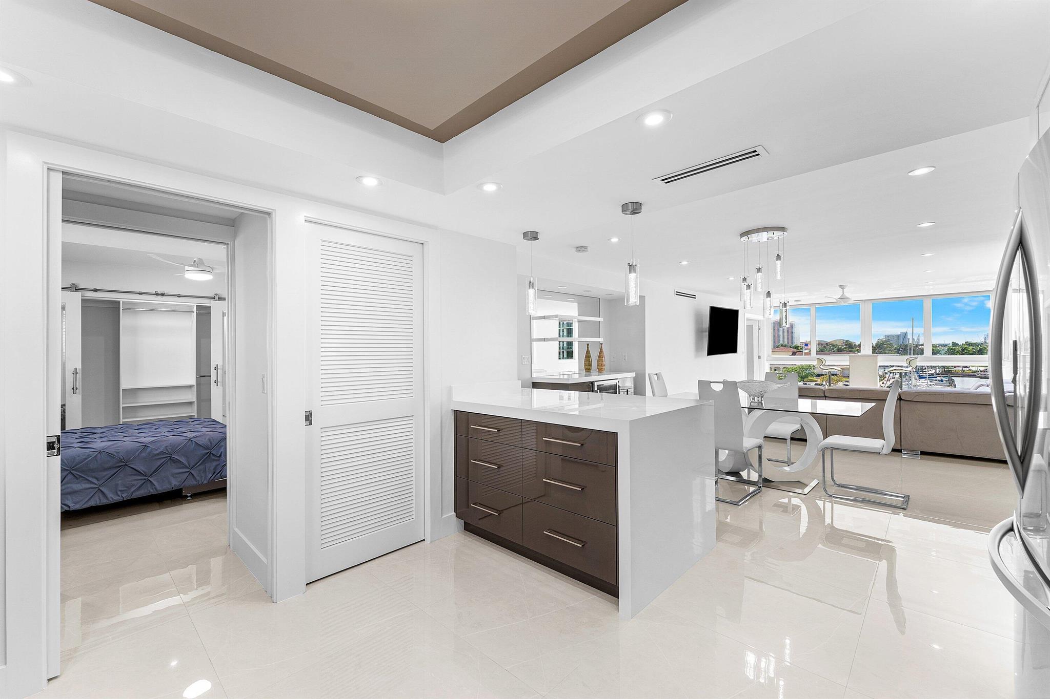 LAKE HARBOUR TOWERS CONDO - Residential