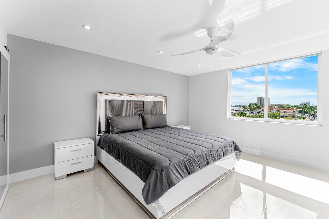 LAKE HARBOUR TOWERS CONDO - Residential