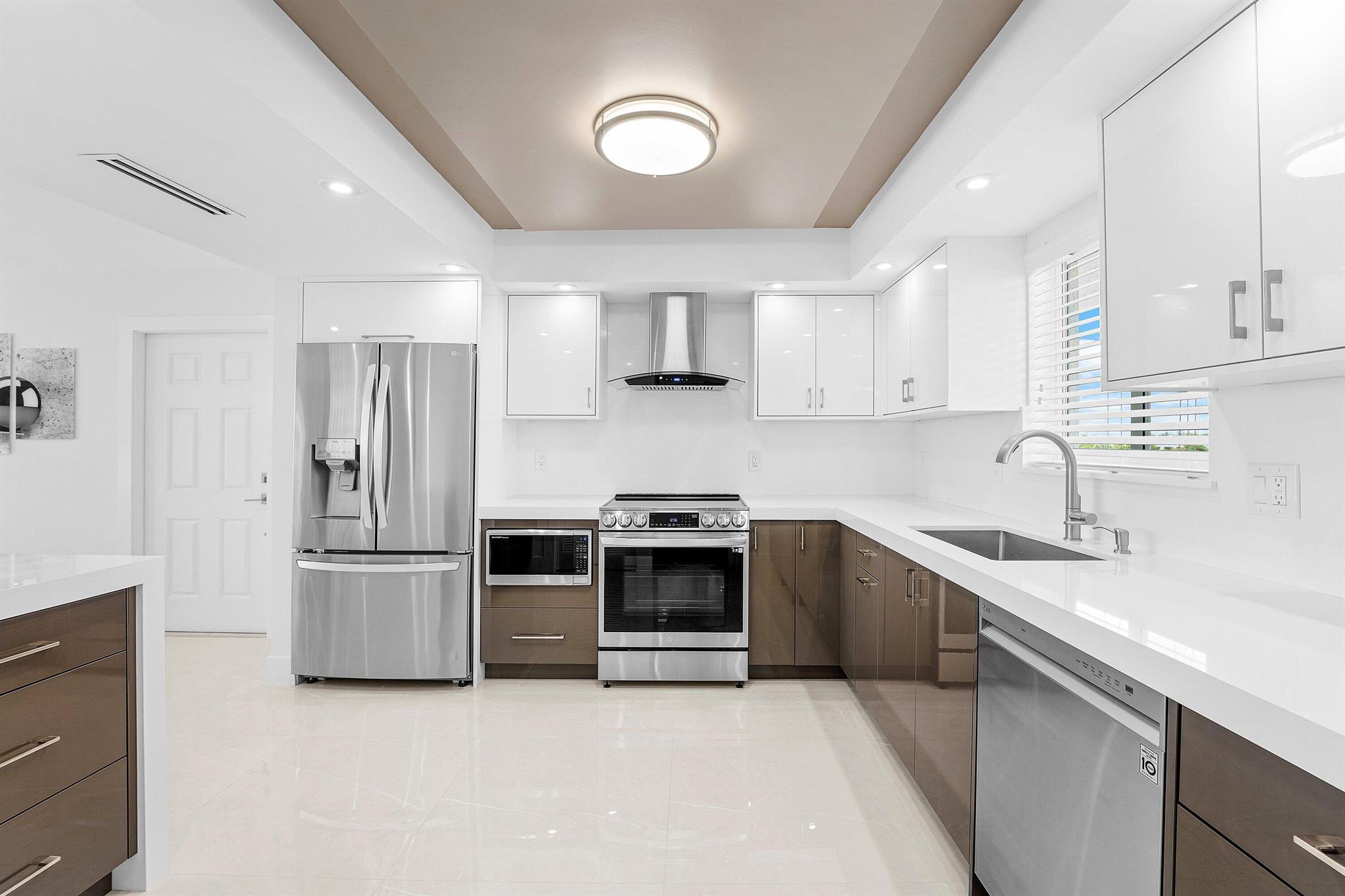 LAKE HARBOUR TOWERS CONDO - Residential