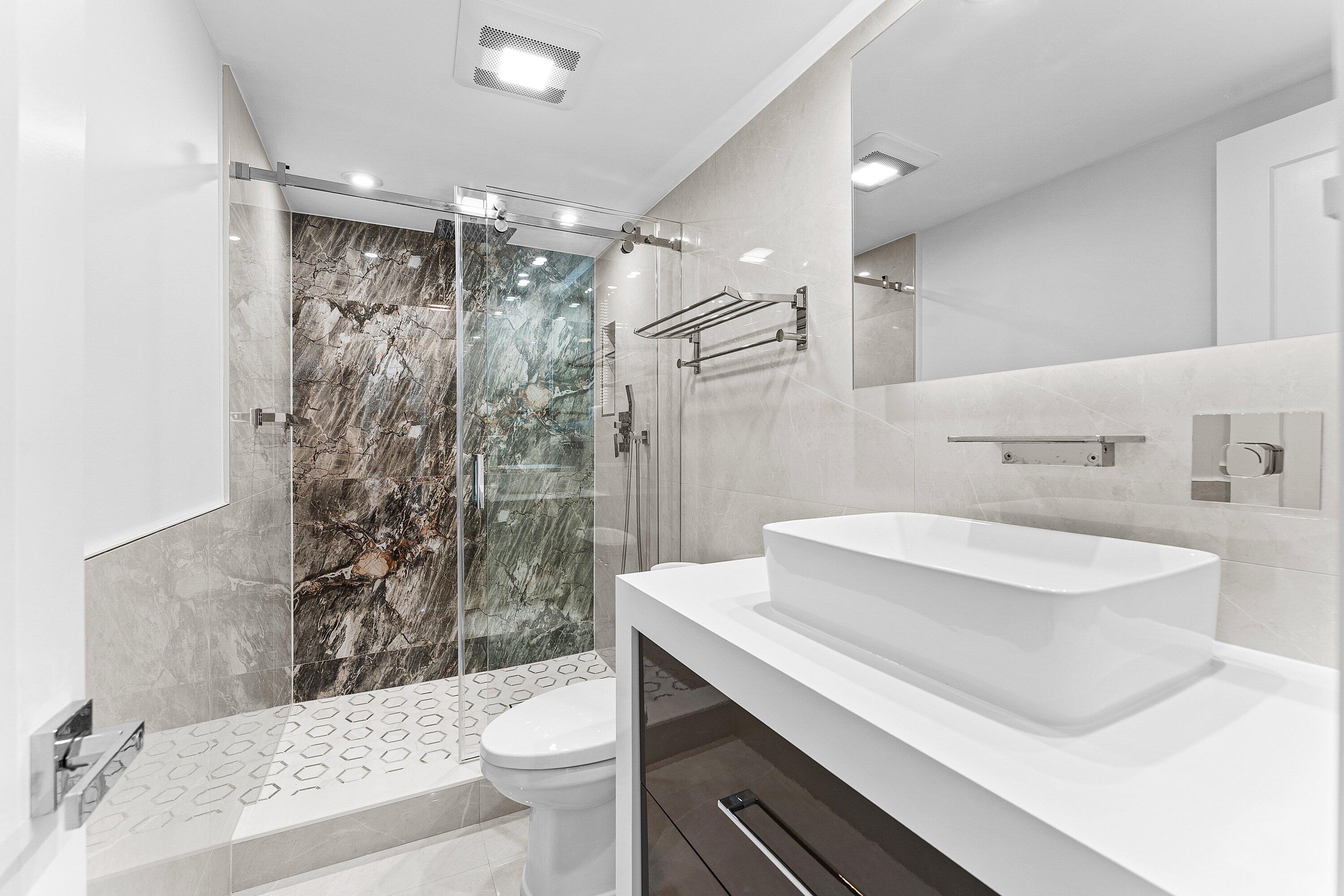 LAKE HARBOUR TOWERS CONDO - Residential