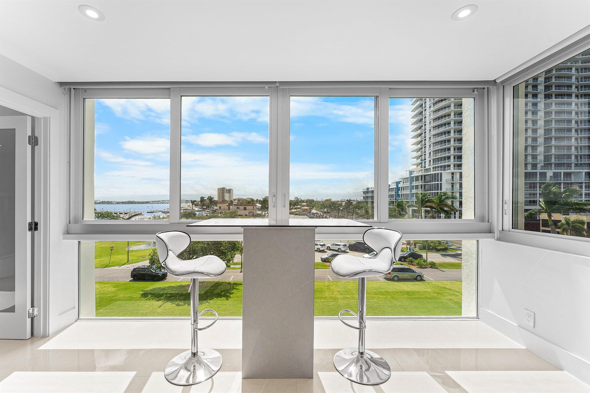 LAKE HARBOUR TOWERS CONDO - Residential