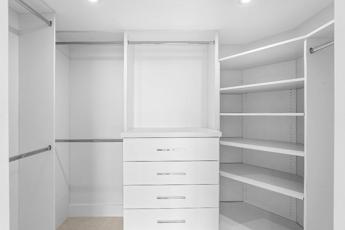 LAKE HARBOUR TOWERS CONDO - Residential