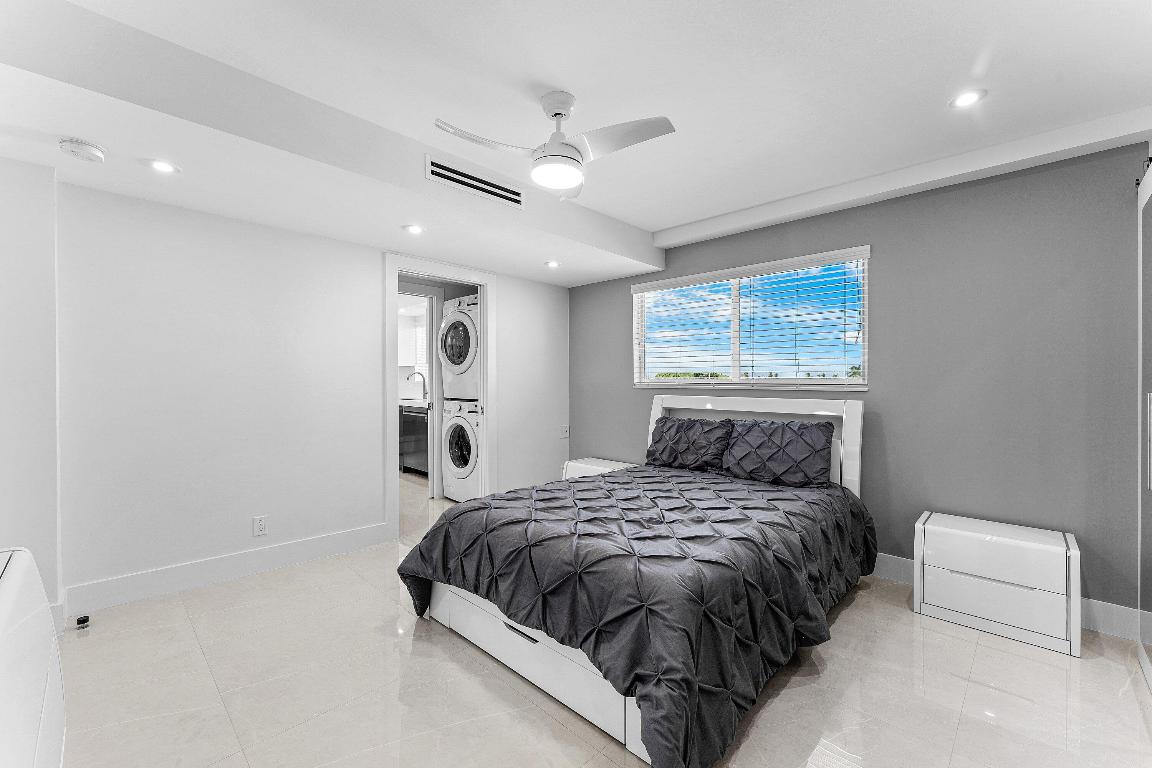 LAKE HARBOUR TOWERS CONDO - Residential