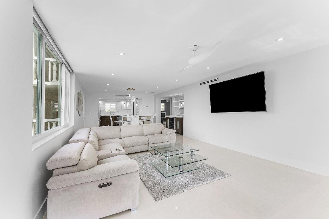 LAKE HARBOUR TOWERS CONDO - Residential