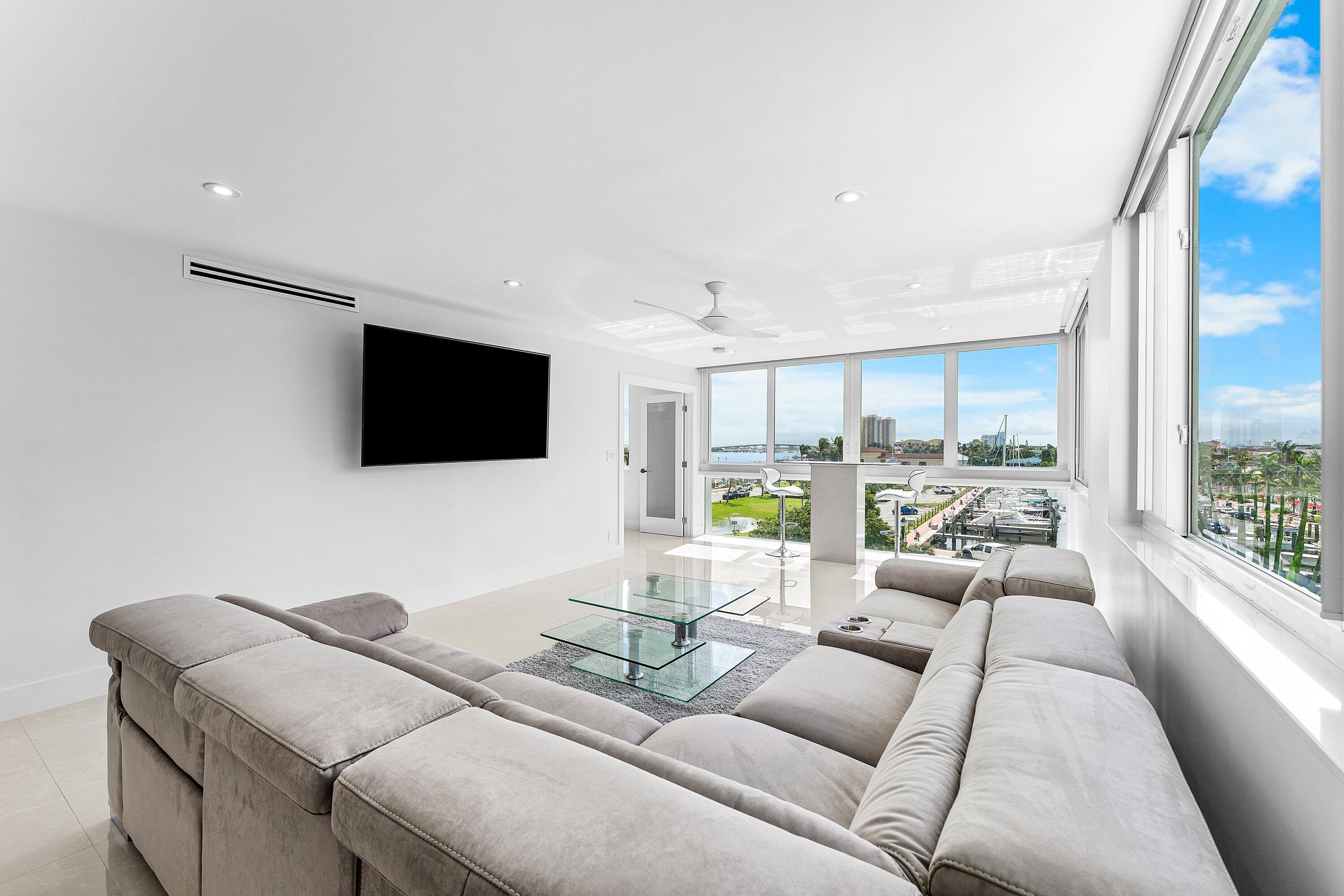 LAKE HARBOUR TOWERS CONDO - Residential