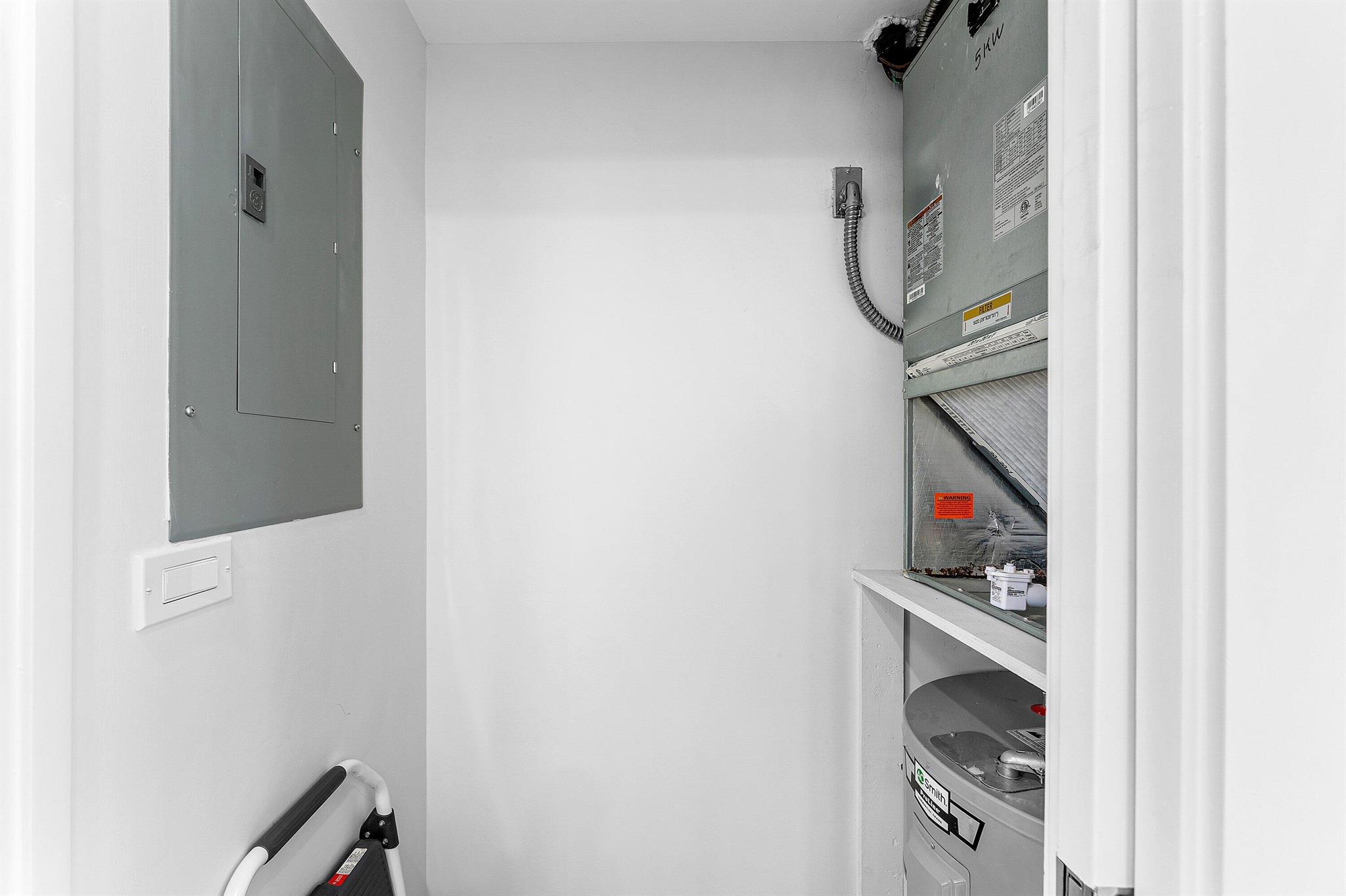 LAKE HARBOUR TOWERS CONDO - Residential