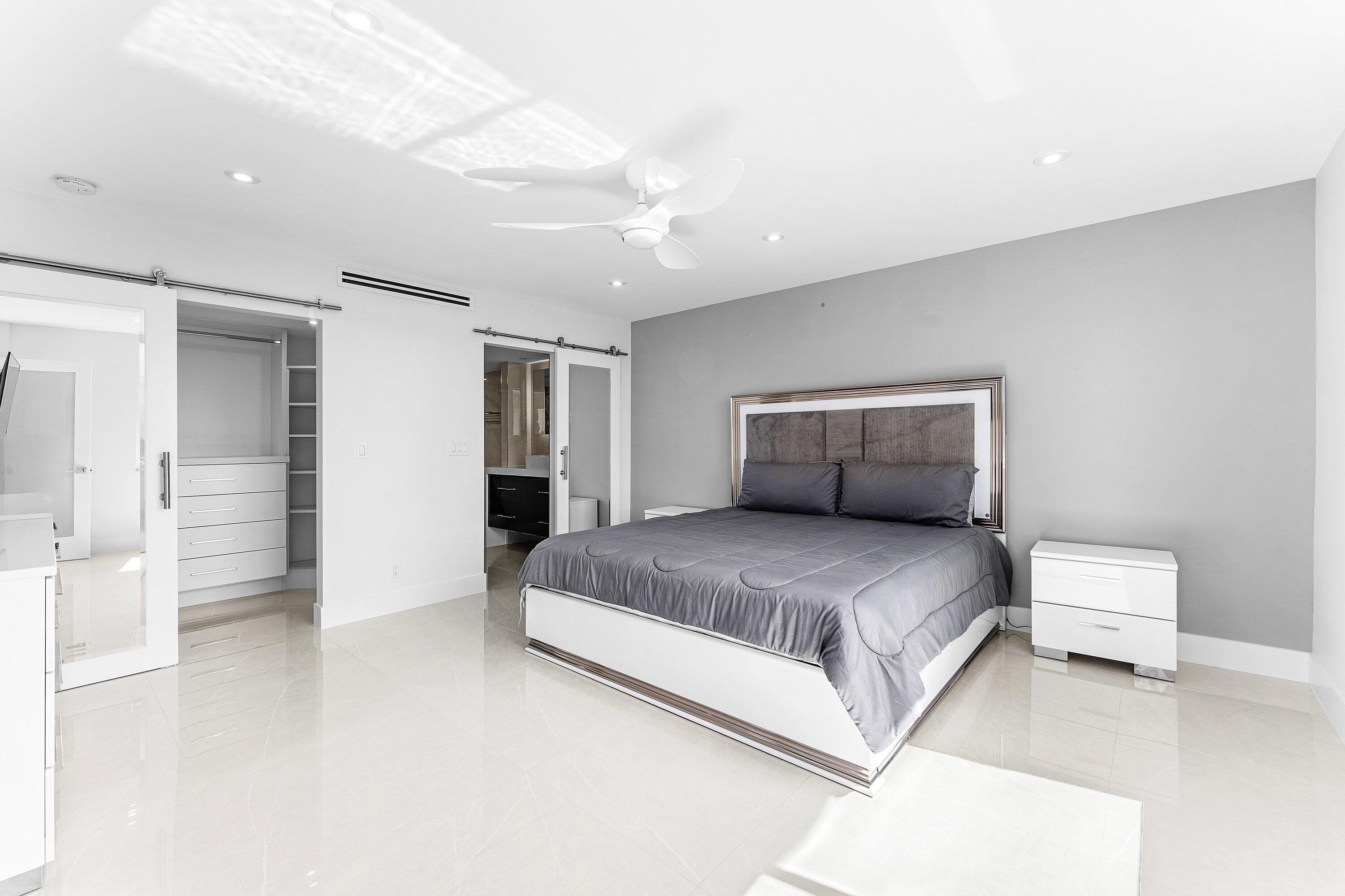 LAKE HARBOUR TOWERS CONDO - Residential