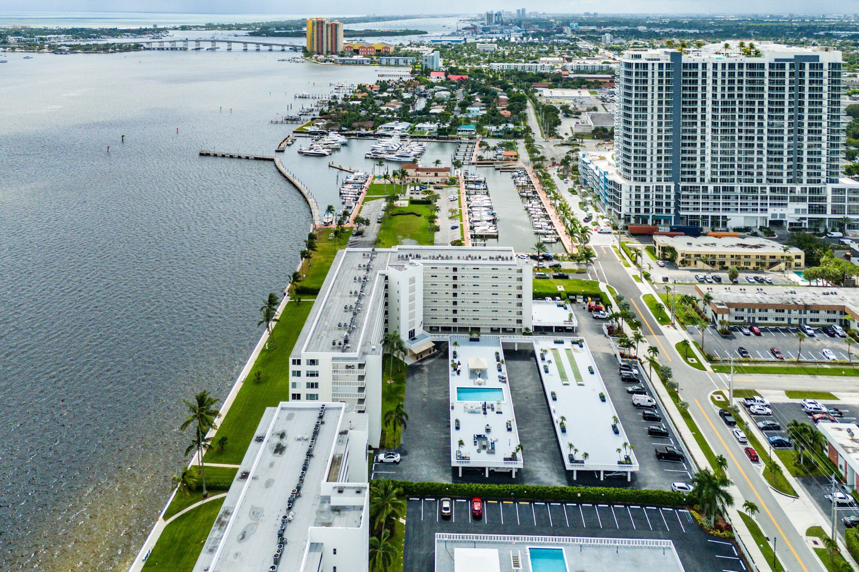 LAKE HARBOUR TOWERS CONDO - Residential