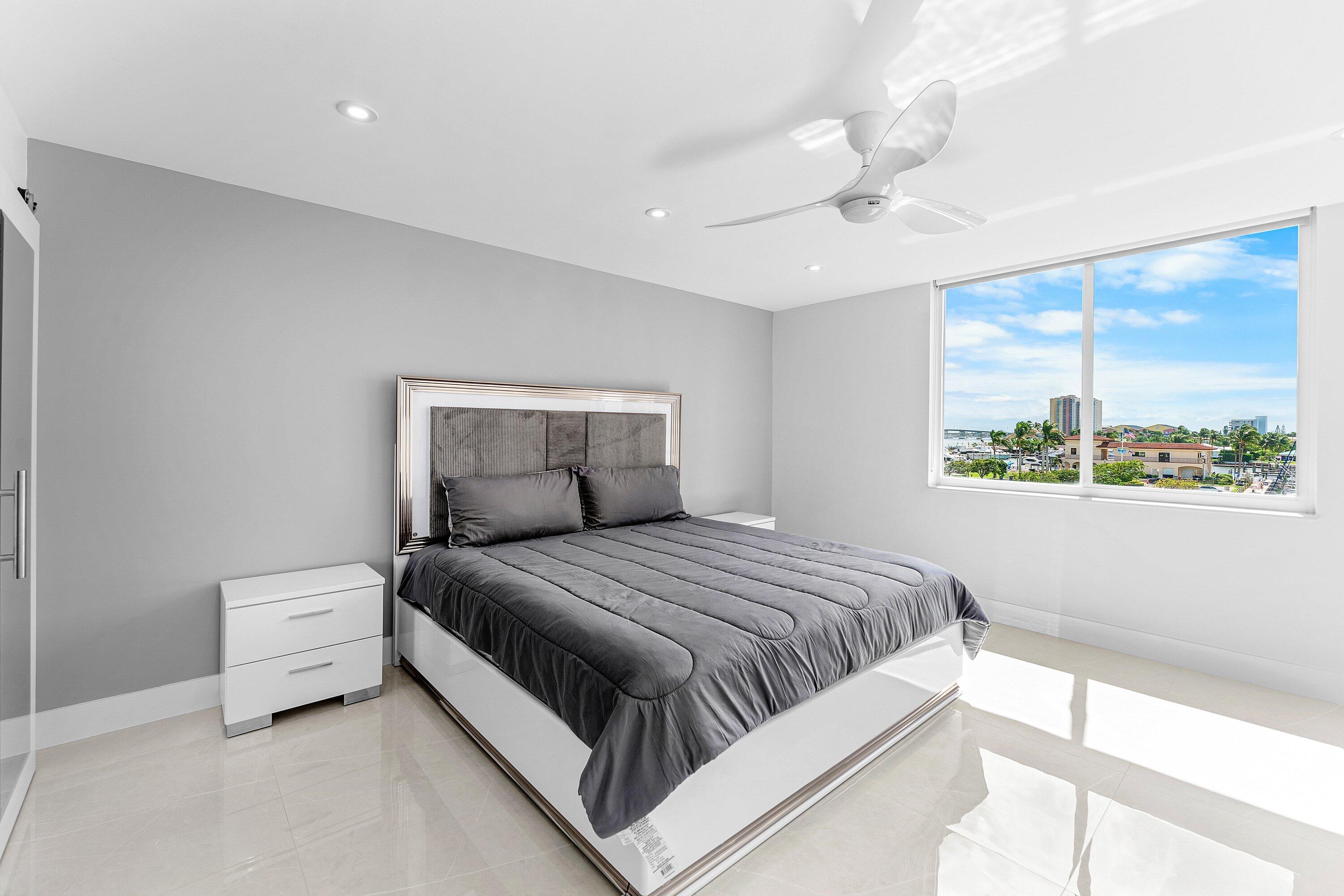 LAKE HARBOUR TOWERS CONDO - Residential