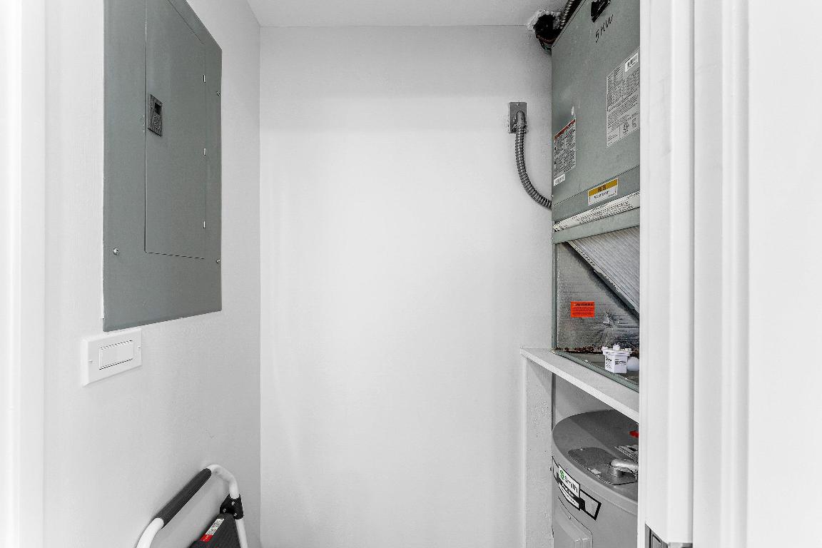 LAKE HARBOUR TOWERS CONDO - Residential