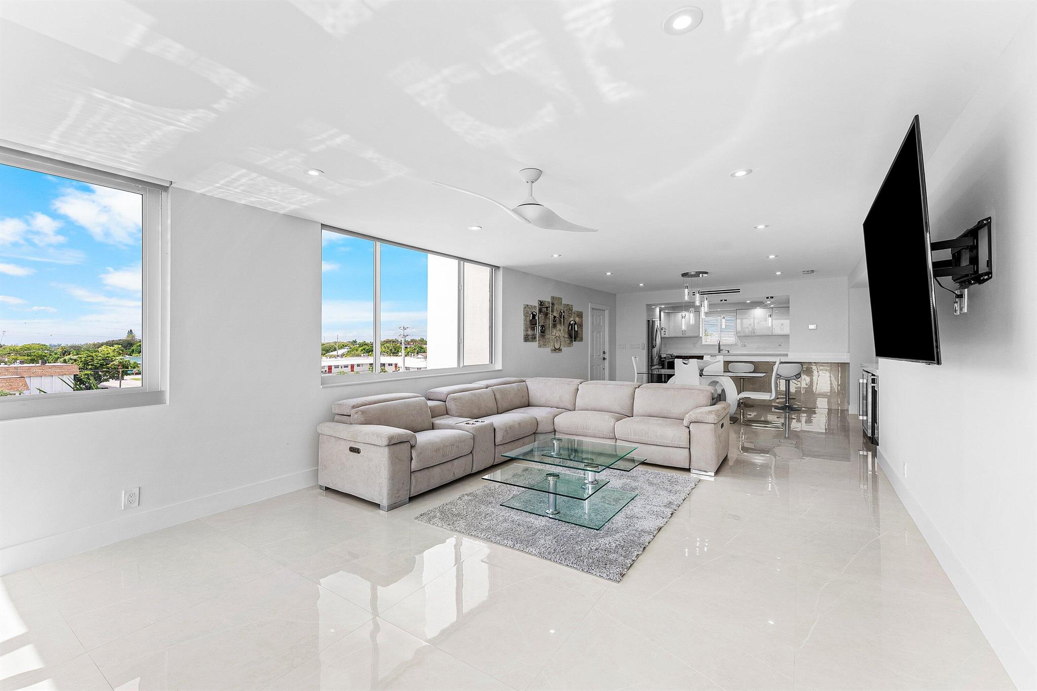 LAKE HARBOUR TOWERS CONDO - Residential