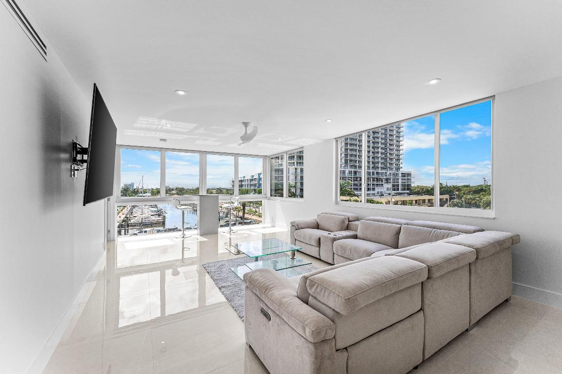 LAKE HARBOUR TOWERS CONDO - Residential