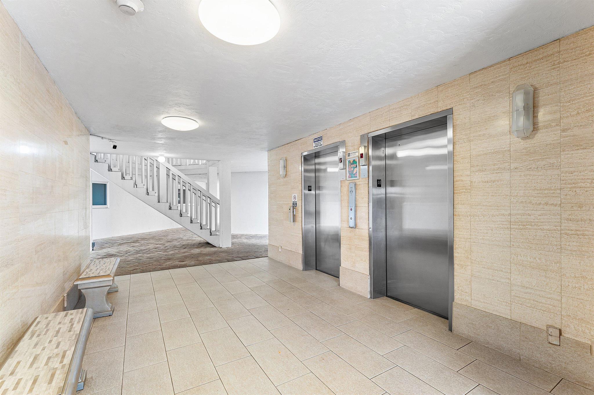 LAKE HARBOUR TOWERS CONDO - Residential