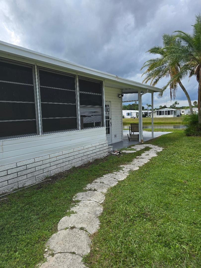 504 THAMES BLUFF Ridge D-23, Fort Pierce, FL, 34982/$85,000 3 504 THAMES BLUFF Ridge D-23