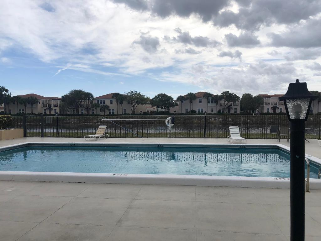 DELRAY OAKS CONDO - Residential