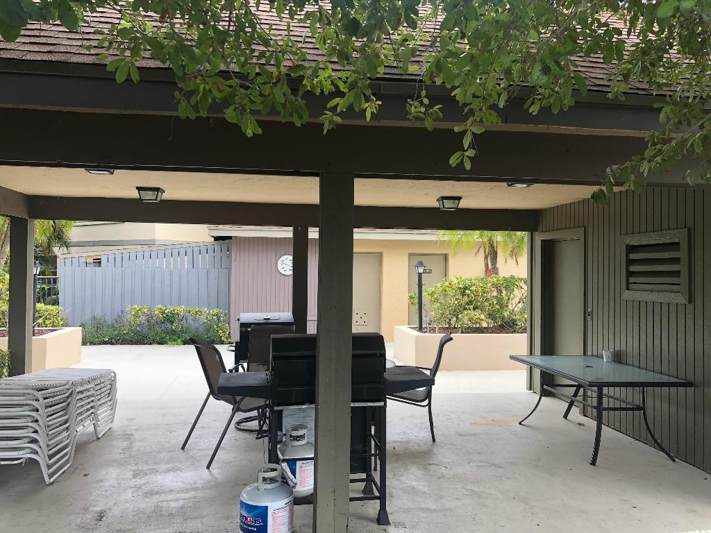 DELRAY OAKS CONDO - Residential