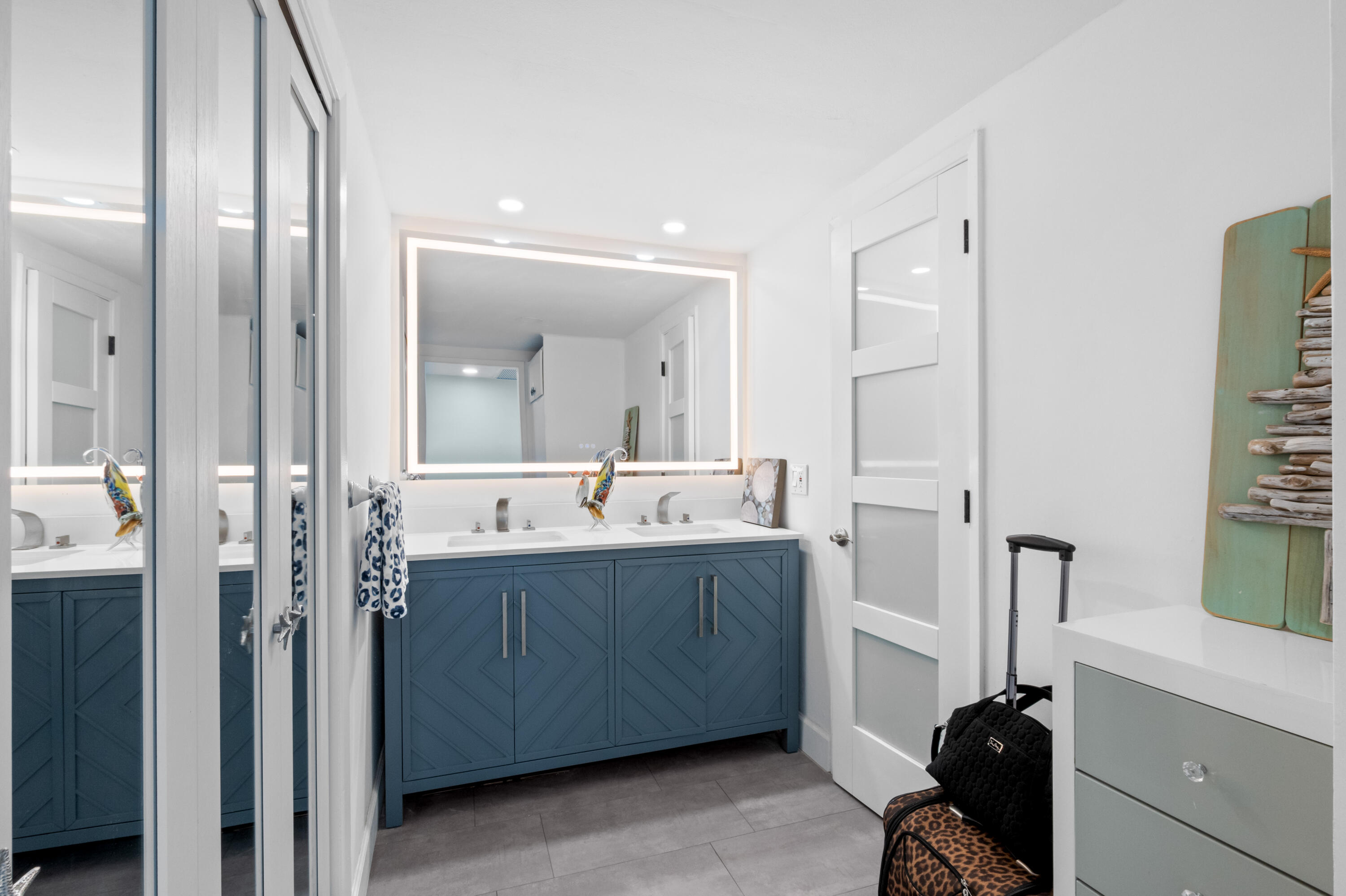 HILLSBORO SHORES EXECUTIVE - Residential