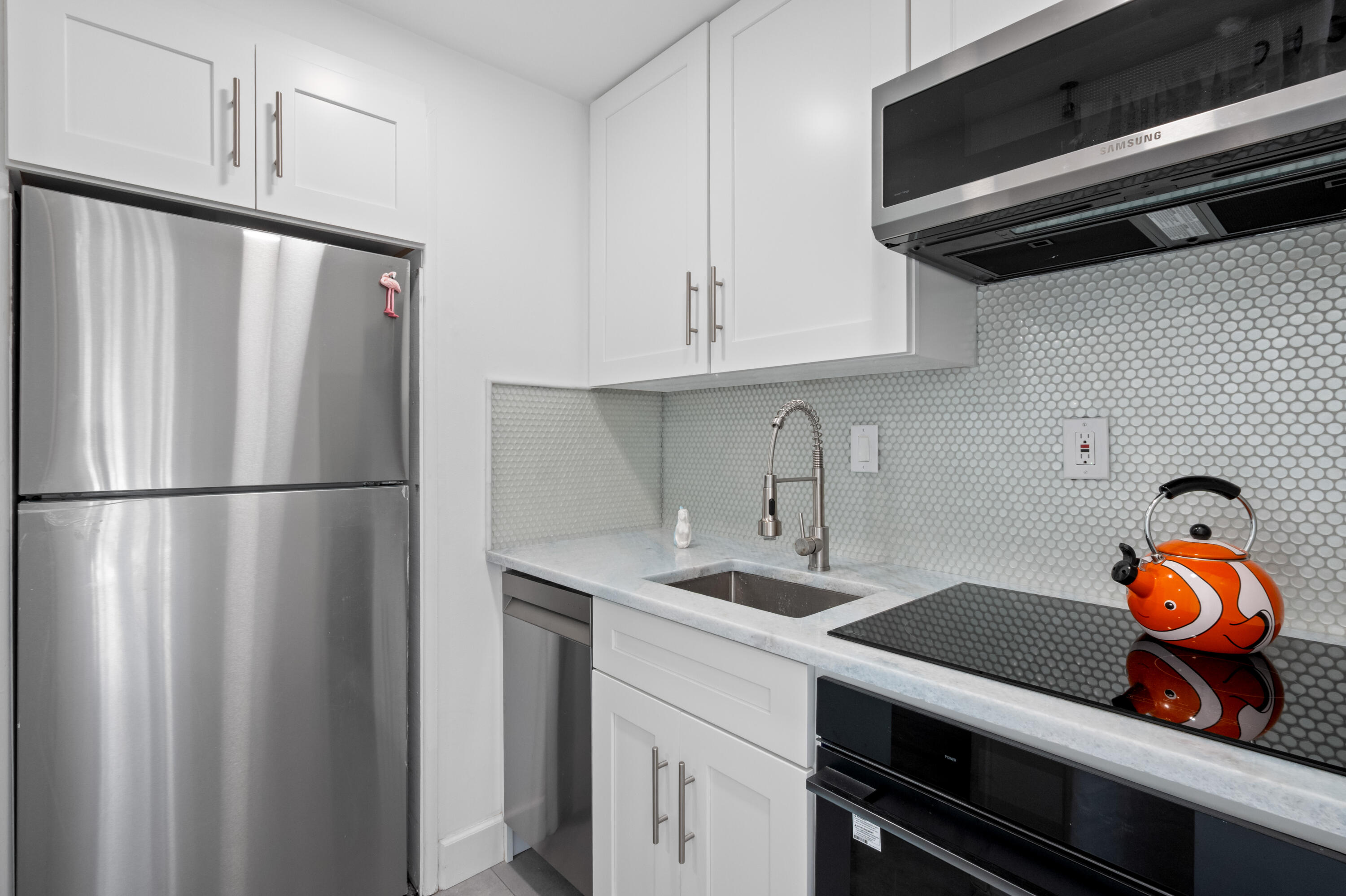 HILLSBORO SHORES EXECUTIVE - Residential