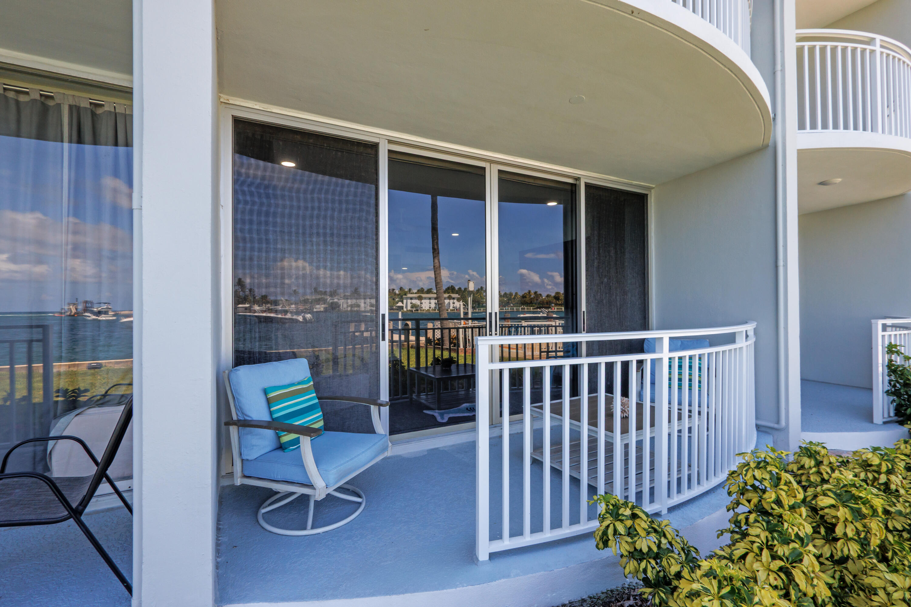 HILLSBORO SHORES EXECUTIVE - Residential