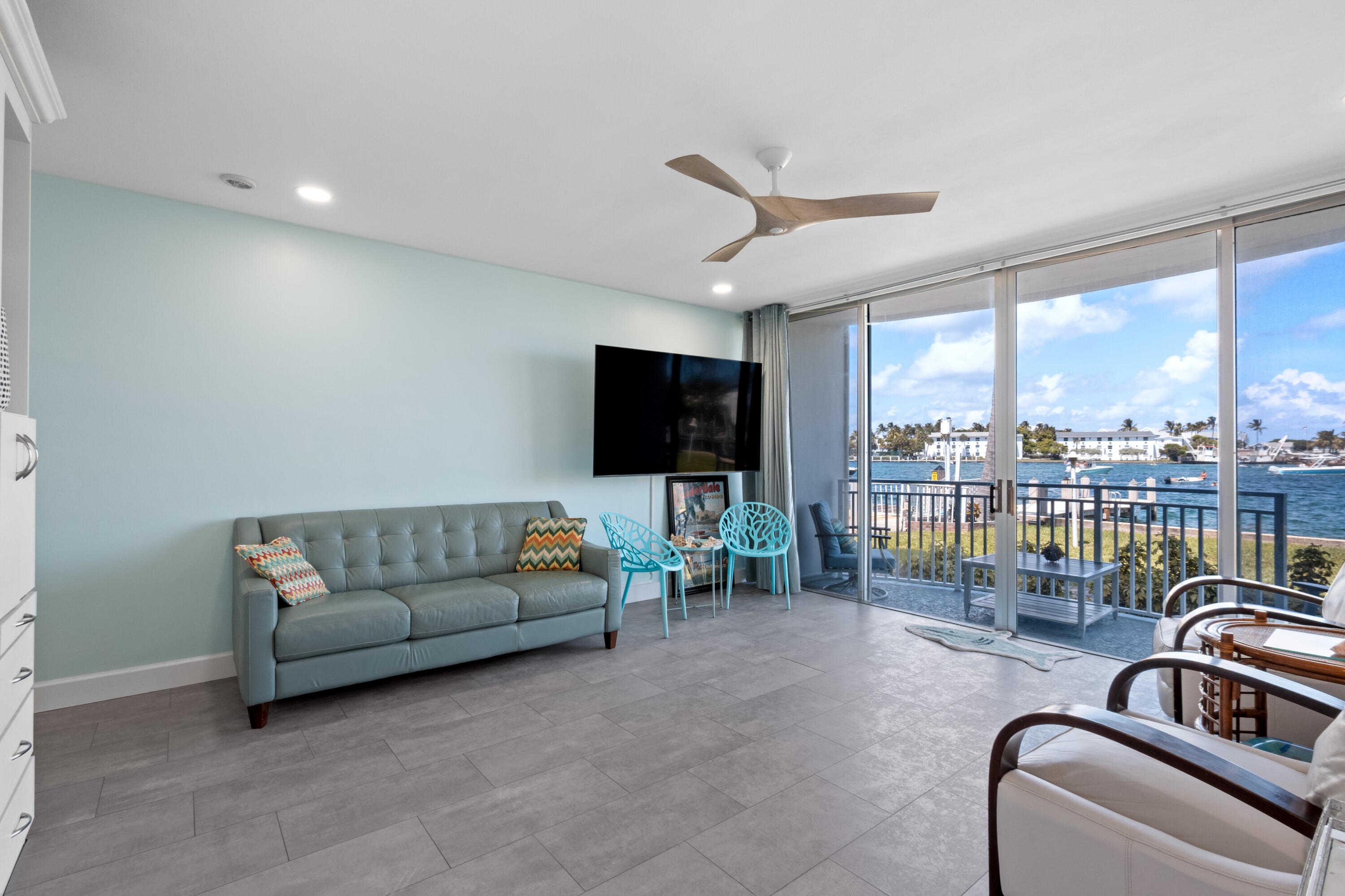 HILLSBORO SHORES EXECUTIVE - Residential