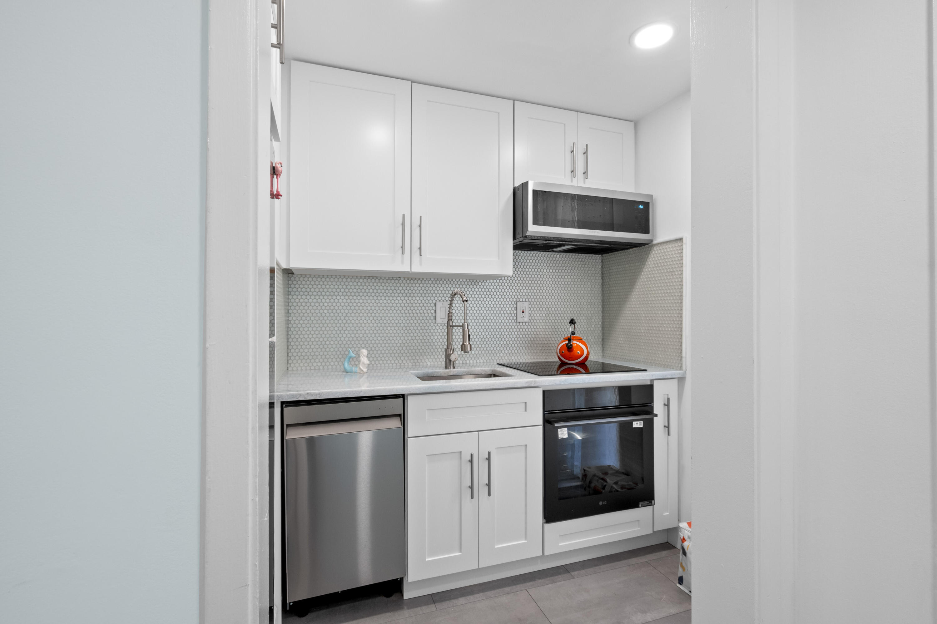 HILLSBORO SHORES EXECUTIVE - Residential