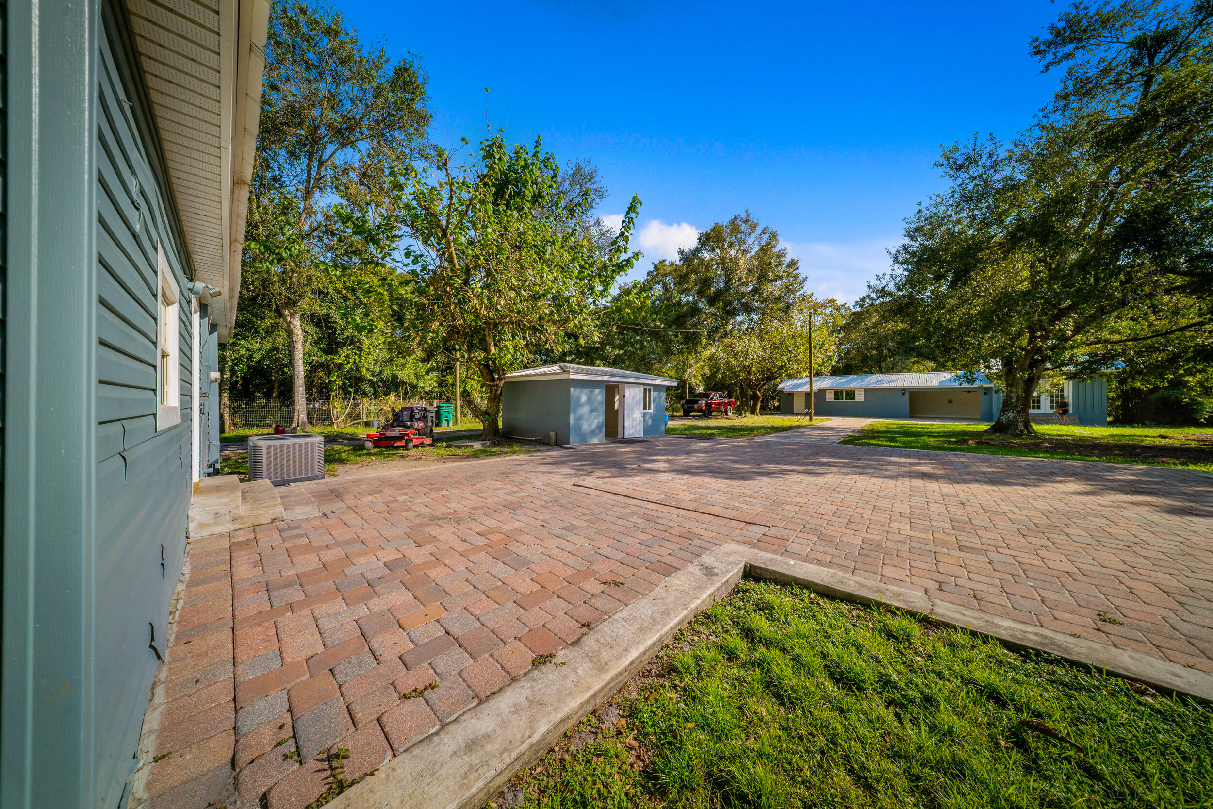 OKEECHOBEE LITTLE FARMS - Residential