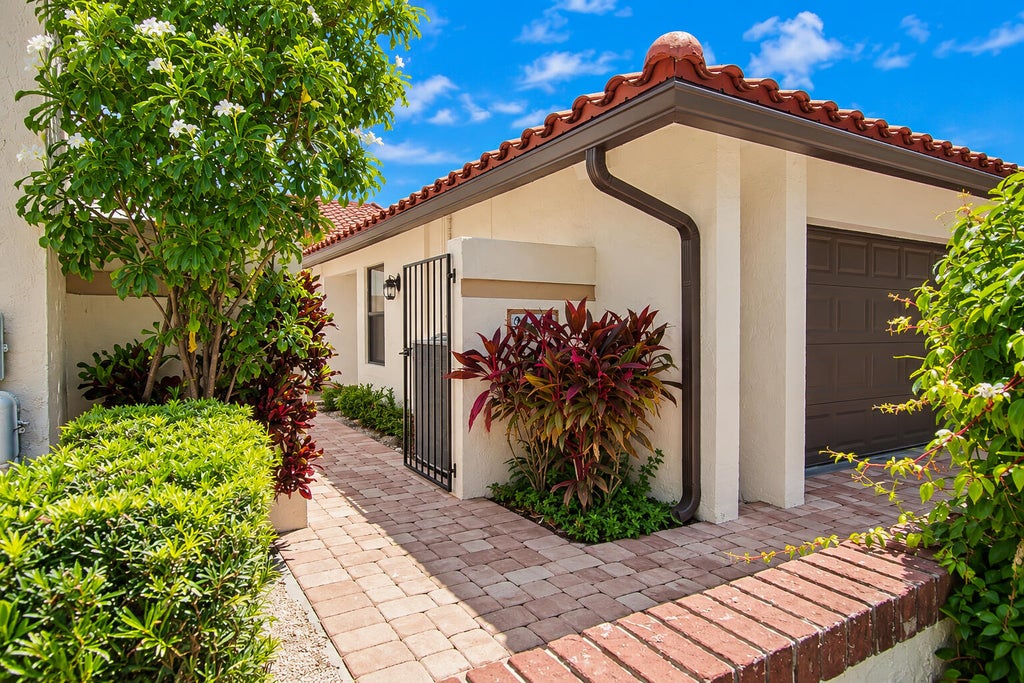 Photo of 21460 LAGUNA Drive, Boca Raton, FL 33433 (MLS # B26073737)