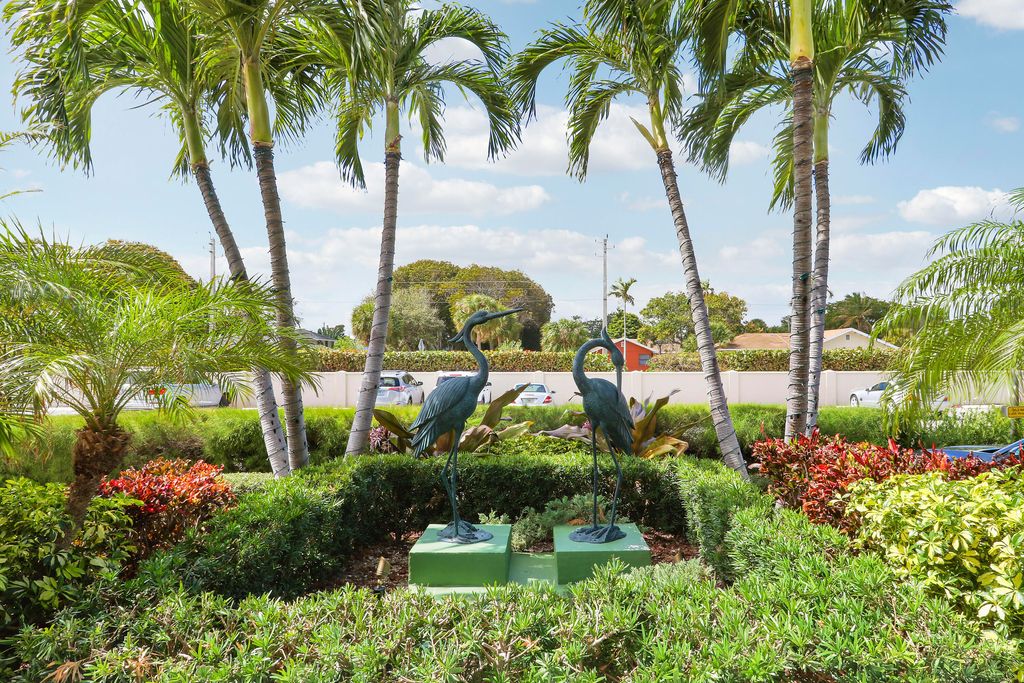 Photo of 5600 N Flagler Drive #Ph103, West Palm Beach, FL 33407 (MLS # R11169830)