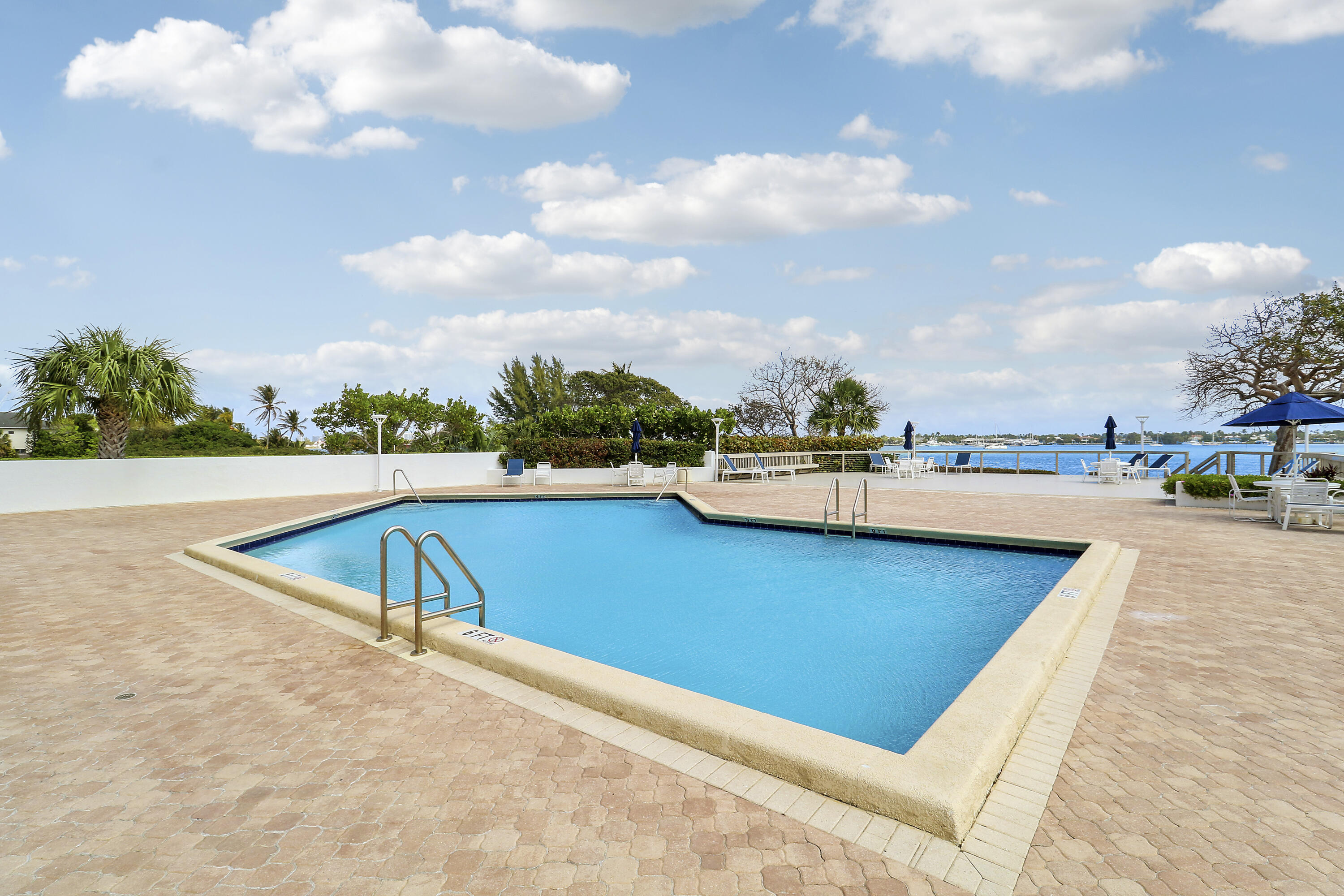 PALM BEACH HOUSE CONDO - Residential