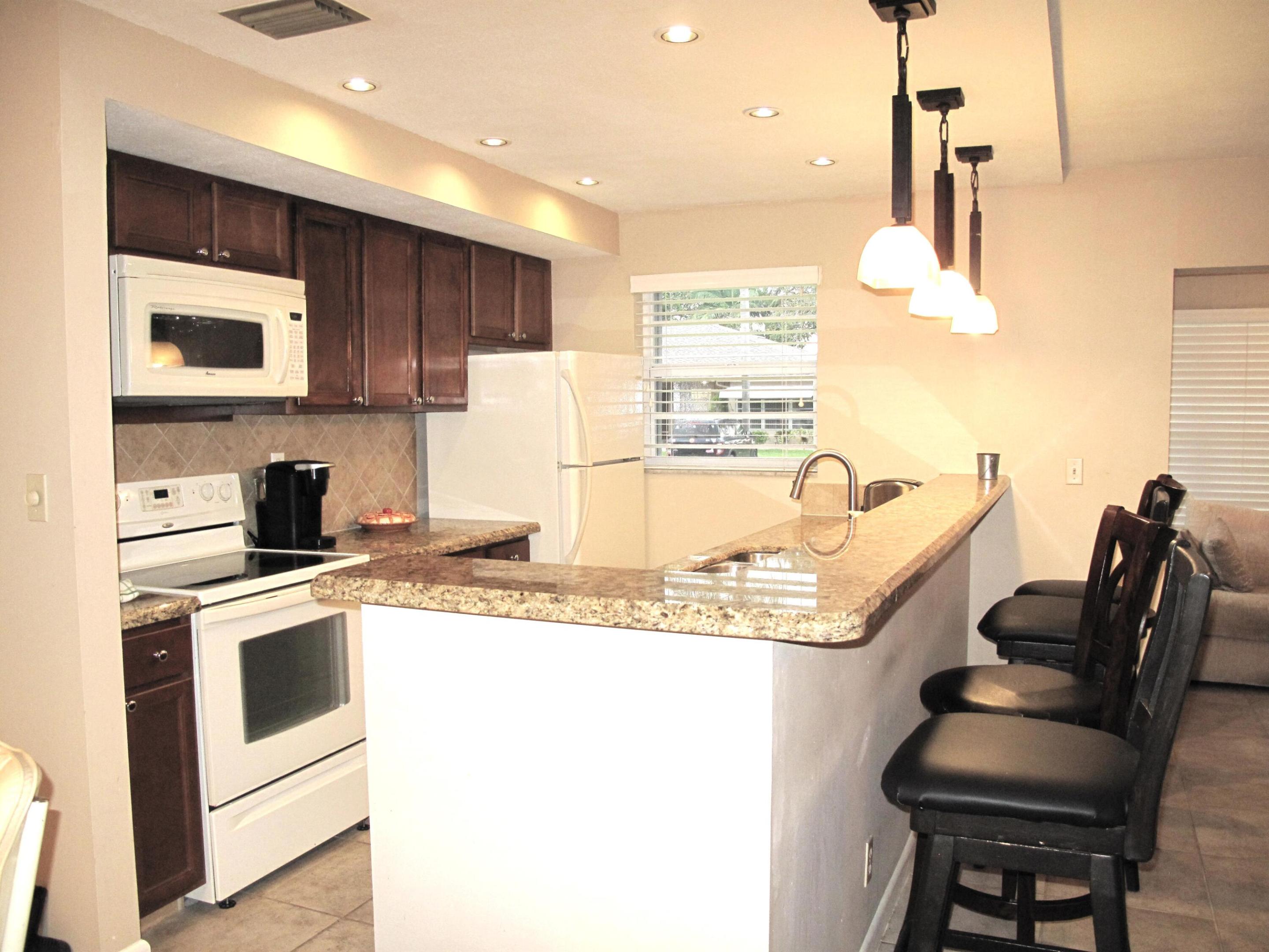 HIGH POINT OF DELRAY SEC 6 CONDO - Residential