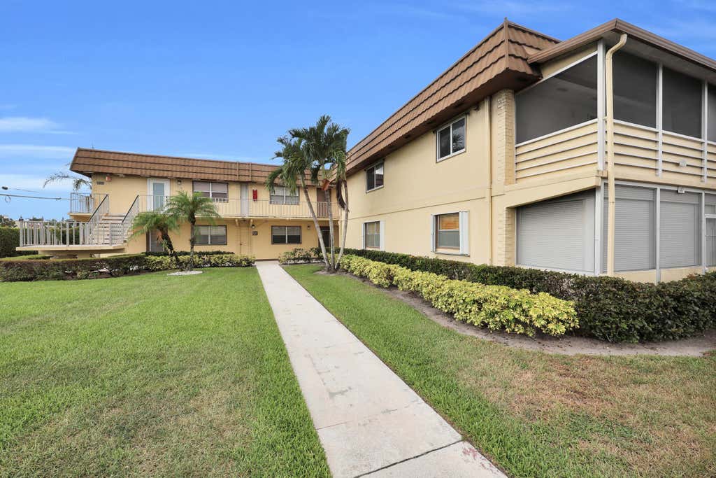 Photo of 146 SAXONY D Drive #146, Delray Beach, FL 33446 (MLS # B26068510)