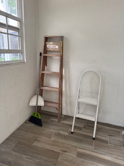 OAKS-SUNTERRACE 3 - Residential Lease