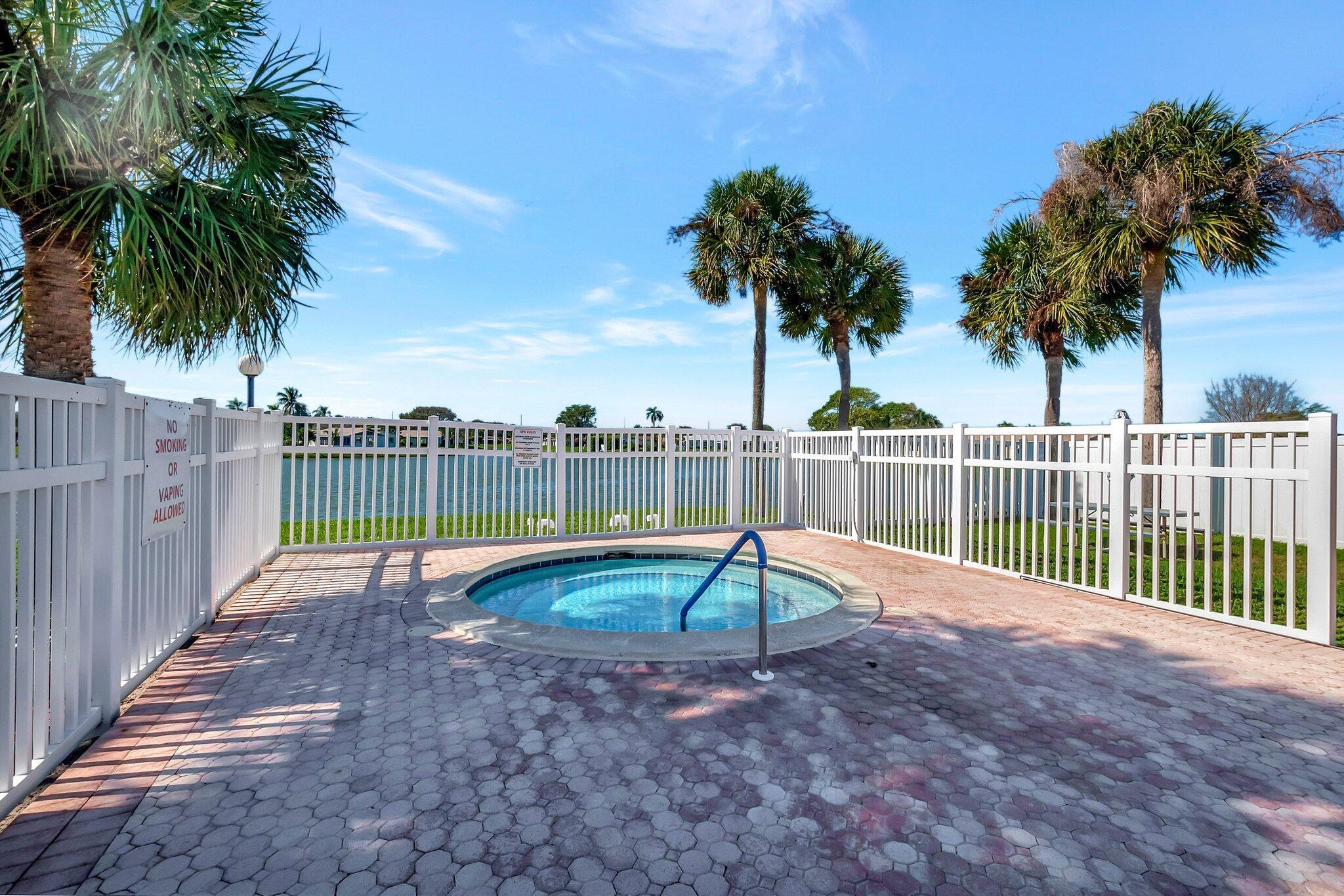 DELRAY VILLAS 4 - Residential